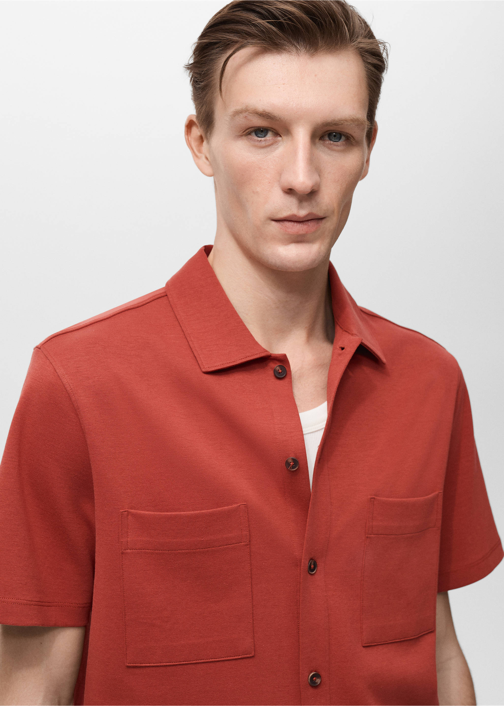 Chest-pocket cotton shirt - Details of the article 1, Red. Ref: 87087893-00.
