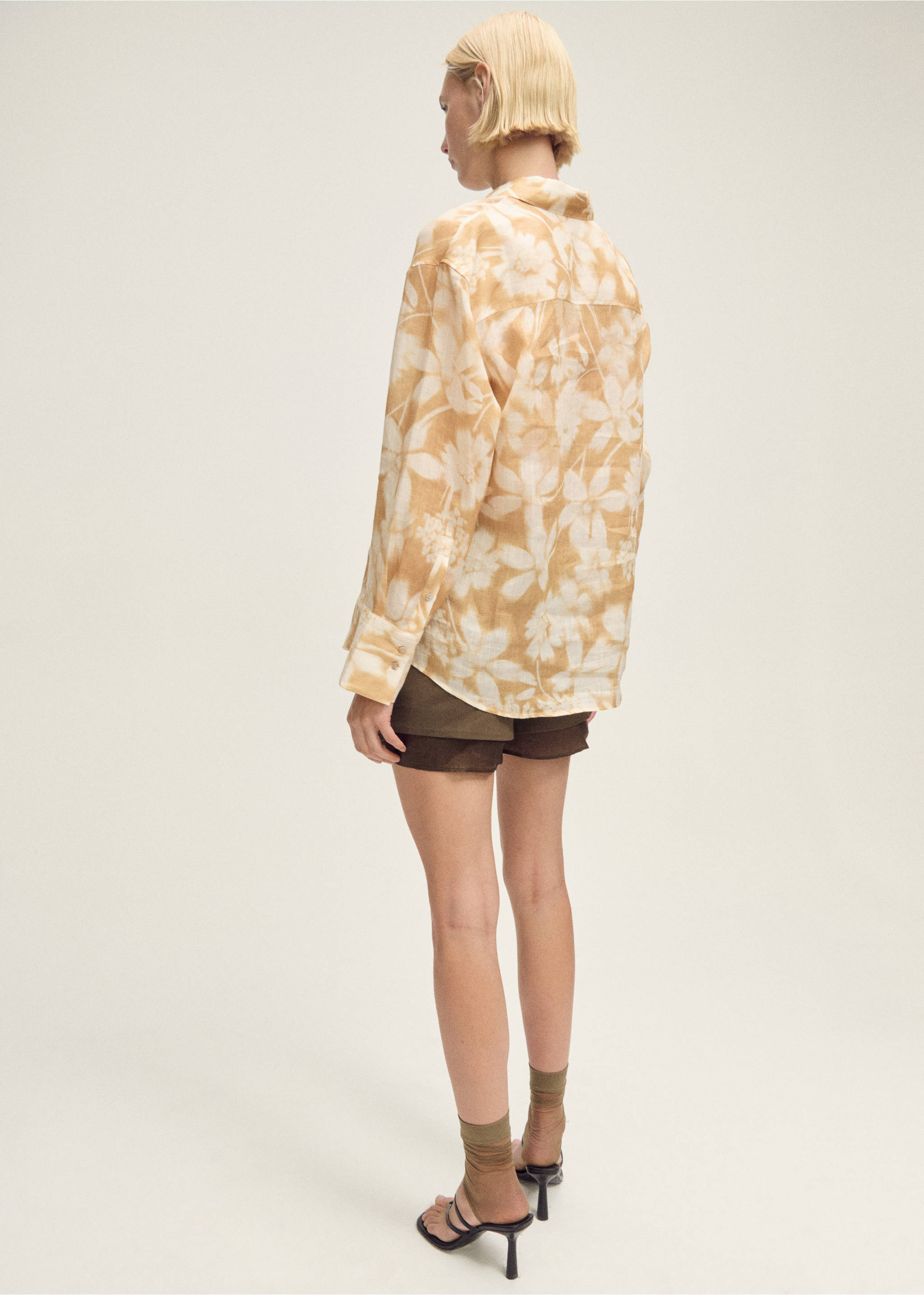 Ramie shirt with multi-position closure - Reverse of the article, Mustard. Ref: 87087895-00.