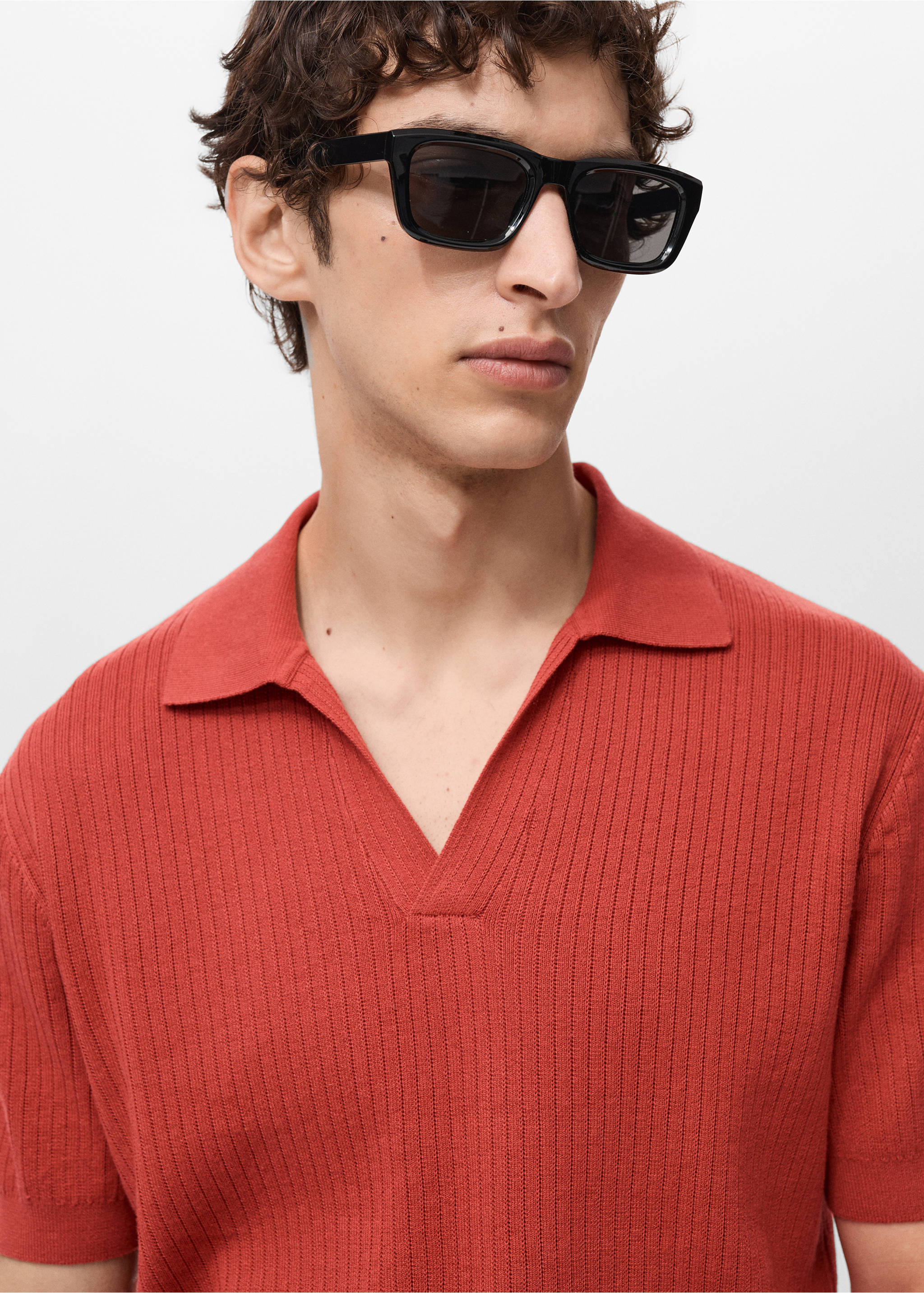 Polo de 100% algodão com estrutura canelada - Pormenor do artigo 1, Vermelho. Ref: 87087896-00.