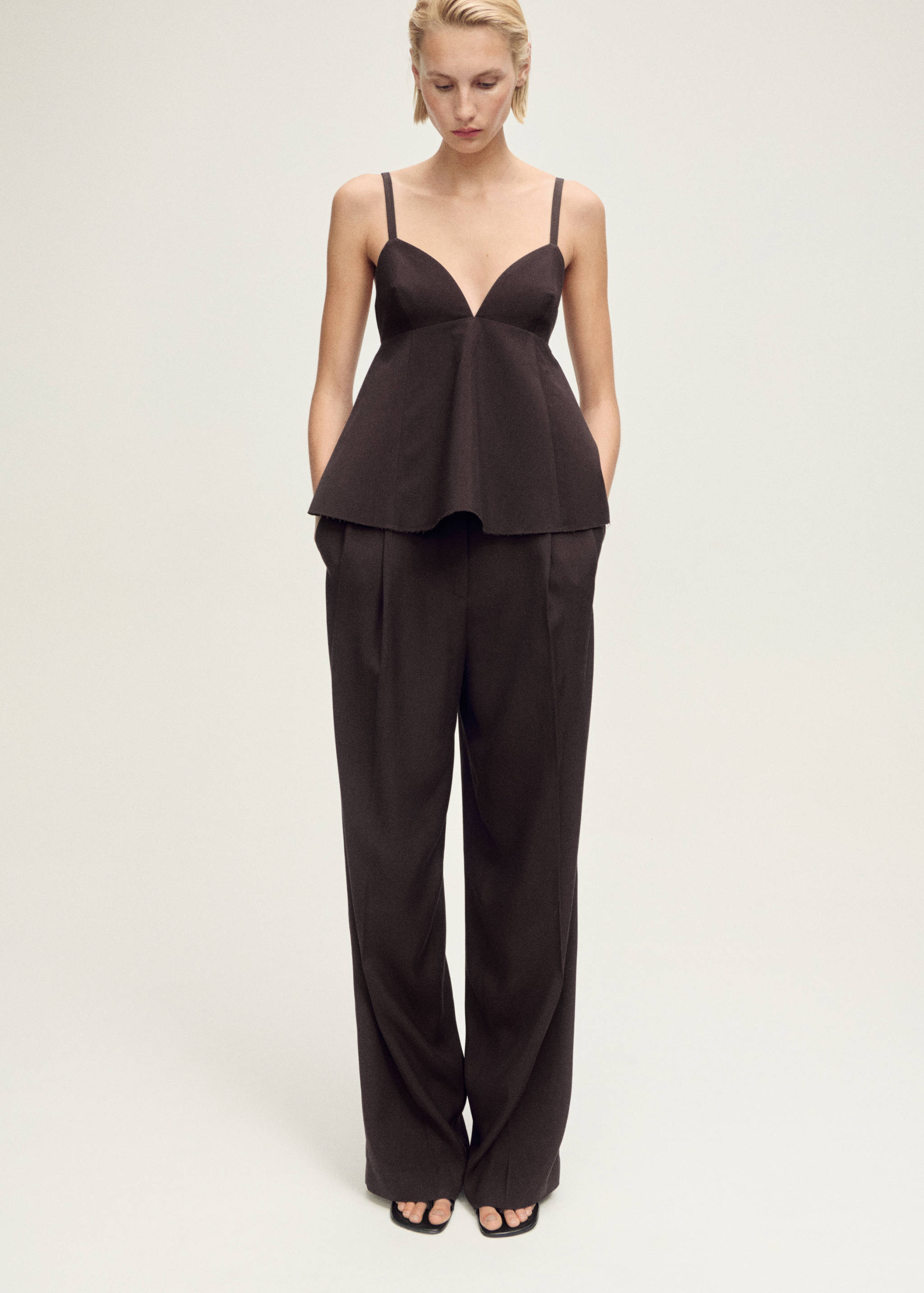 Rückenfreies Top mit V-Ausschnitt - Allgemeine Ansicht