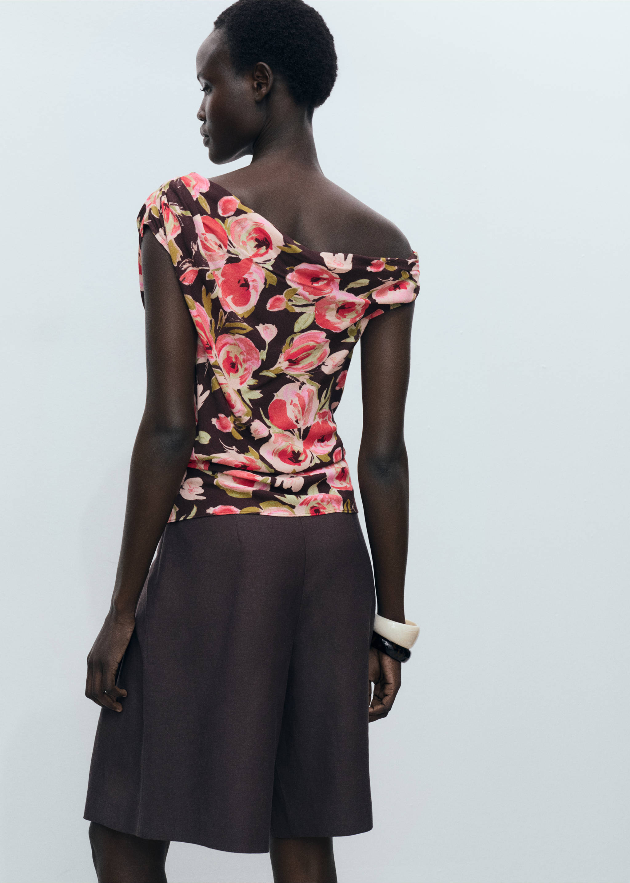 Floral blouse with asymmetrical neck - Reverse of the article, Brown. Ref: 87087905-00.