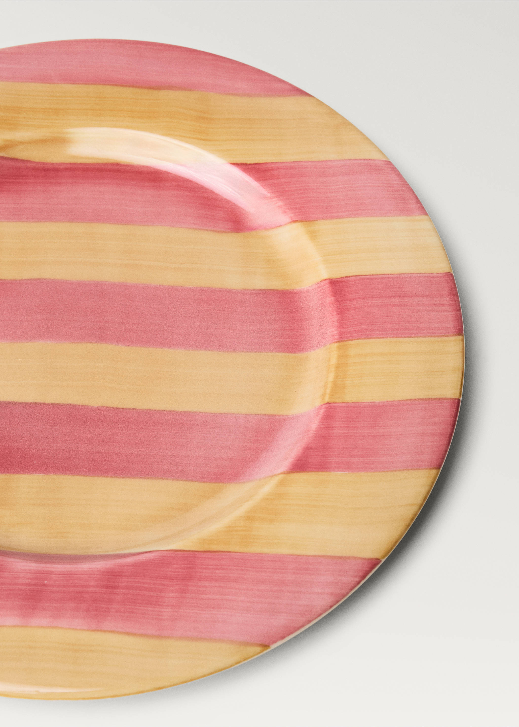 Platzteller aus Steingut mit Streifen - Detail des Artikels 2, Rosa. Ref: 87087909-00.