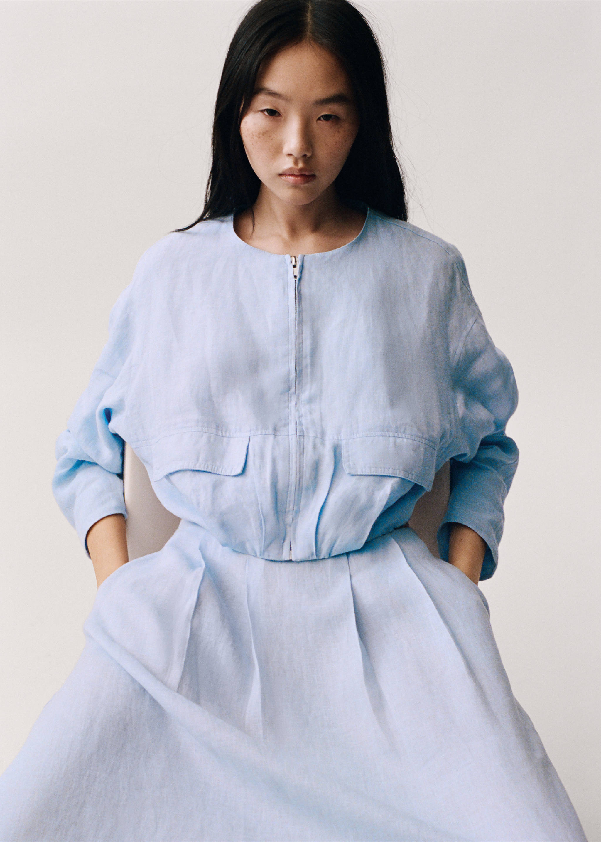 Linent skirt with pleat detail - Details of the article 6, Sky Blue. Ref: 87088640-00.