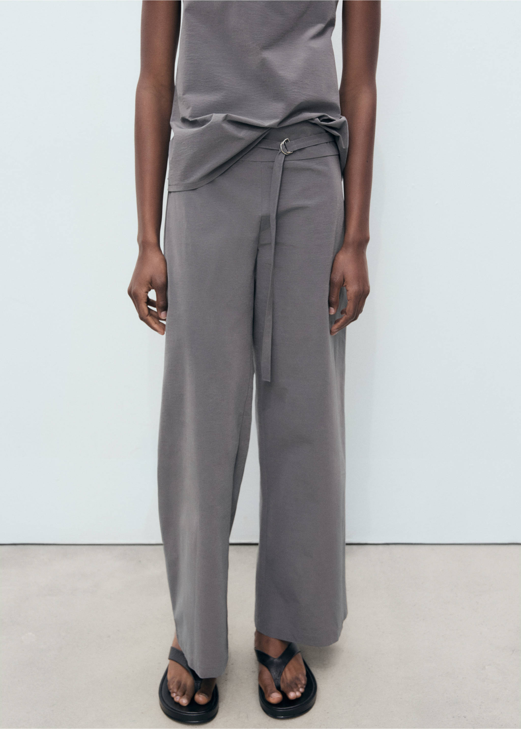 Pantalón recto cinturón fino - Detalle del artículo 6, Gris. Ref: 87088644-00.