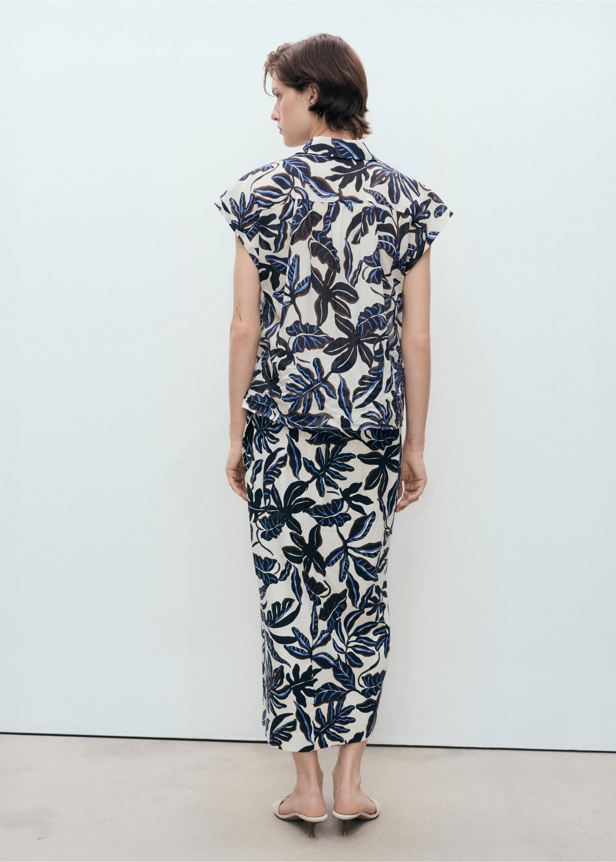 Linnen rok met knoopdetail - Achterkant van het artikel, Ecru. Ref: 87088645-00.