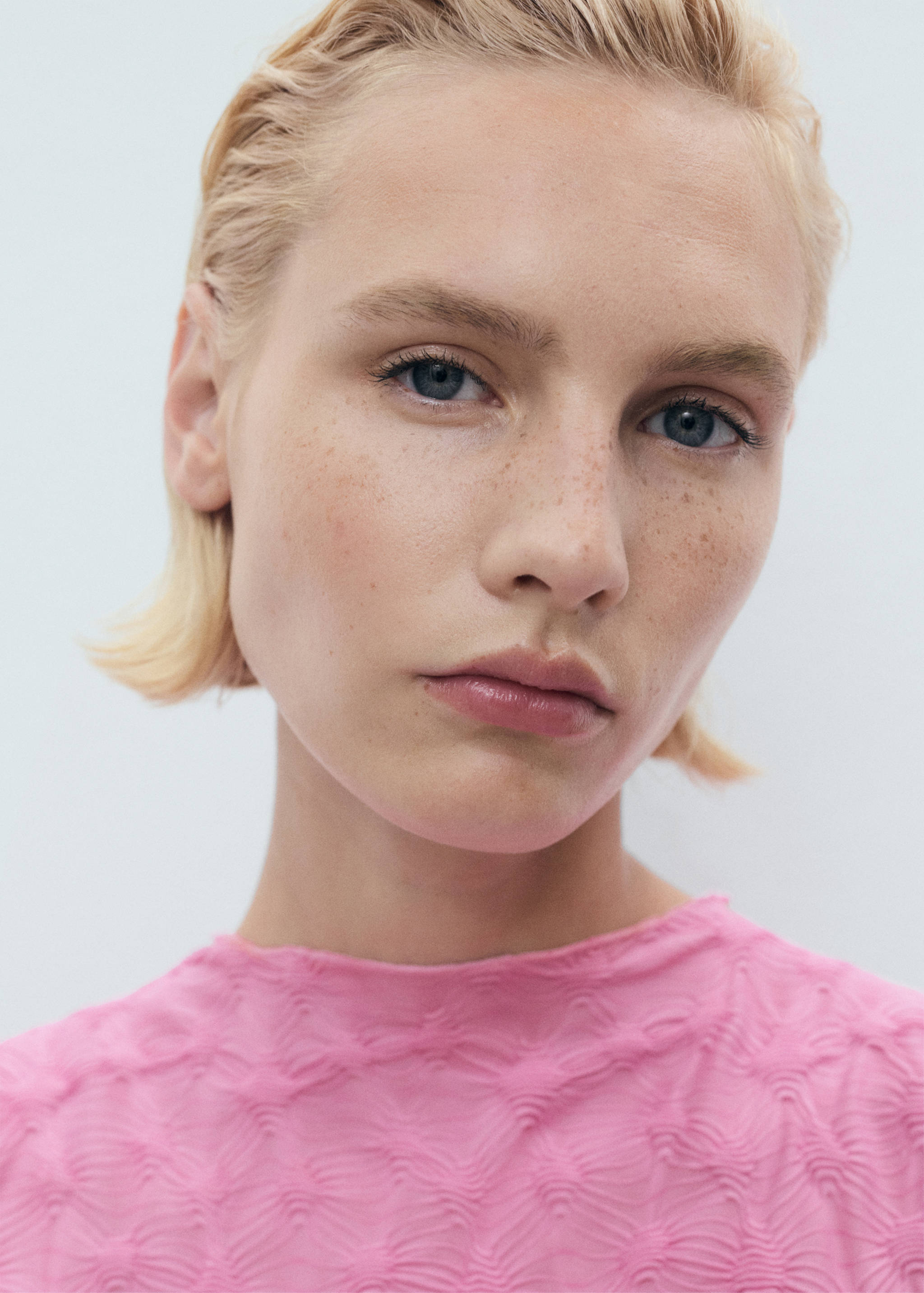 Fitted top with gathered shoulder - Details of the article 1