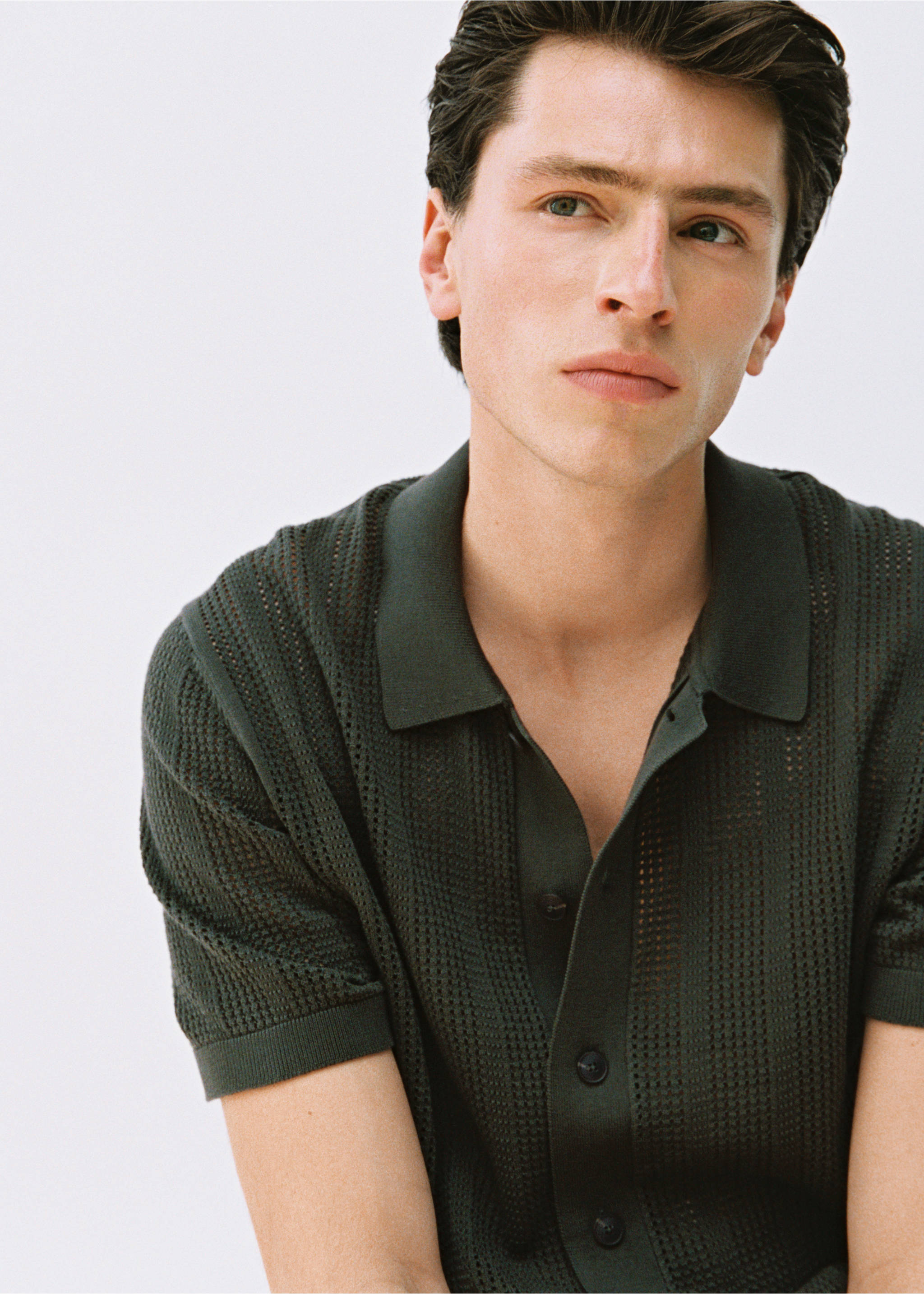 Camisa de malha rendada com estrutura às riscas - Pormenor do artigo 5, Caqui. Ref: 87089211-00.