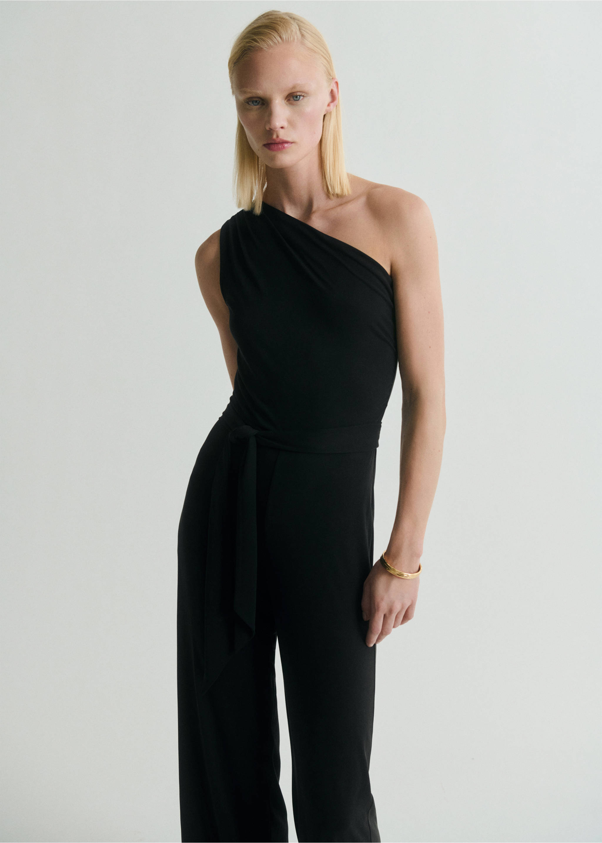 Mono asimétrico cinturón - Plano medio, Gris antracita. Ref: 87089212-00.