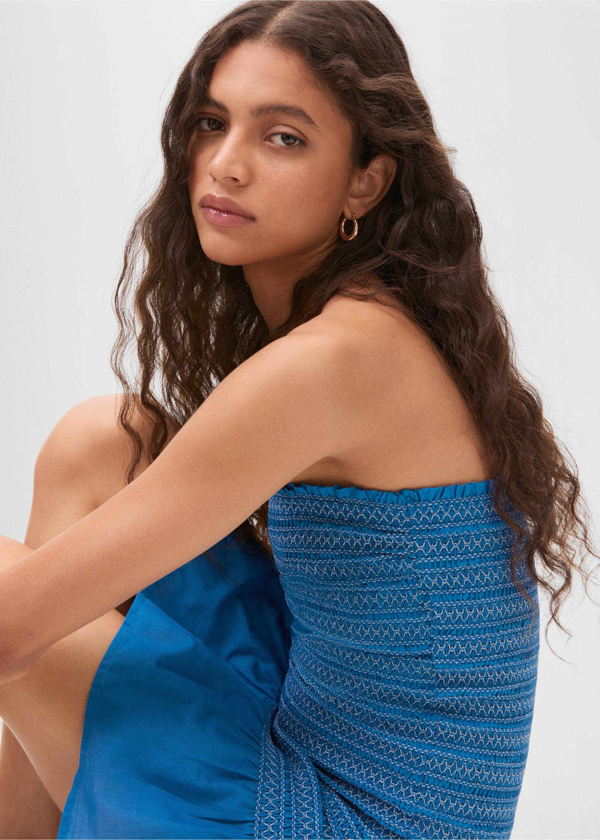 Vestido bordado com folho - Pormenor do artigo 2, Azul-Elétrico. Ref: 87089213-00.