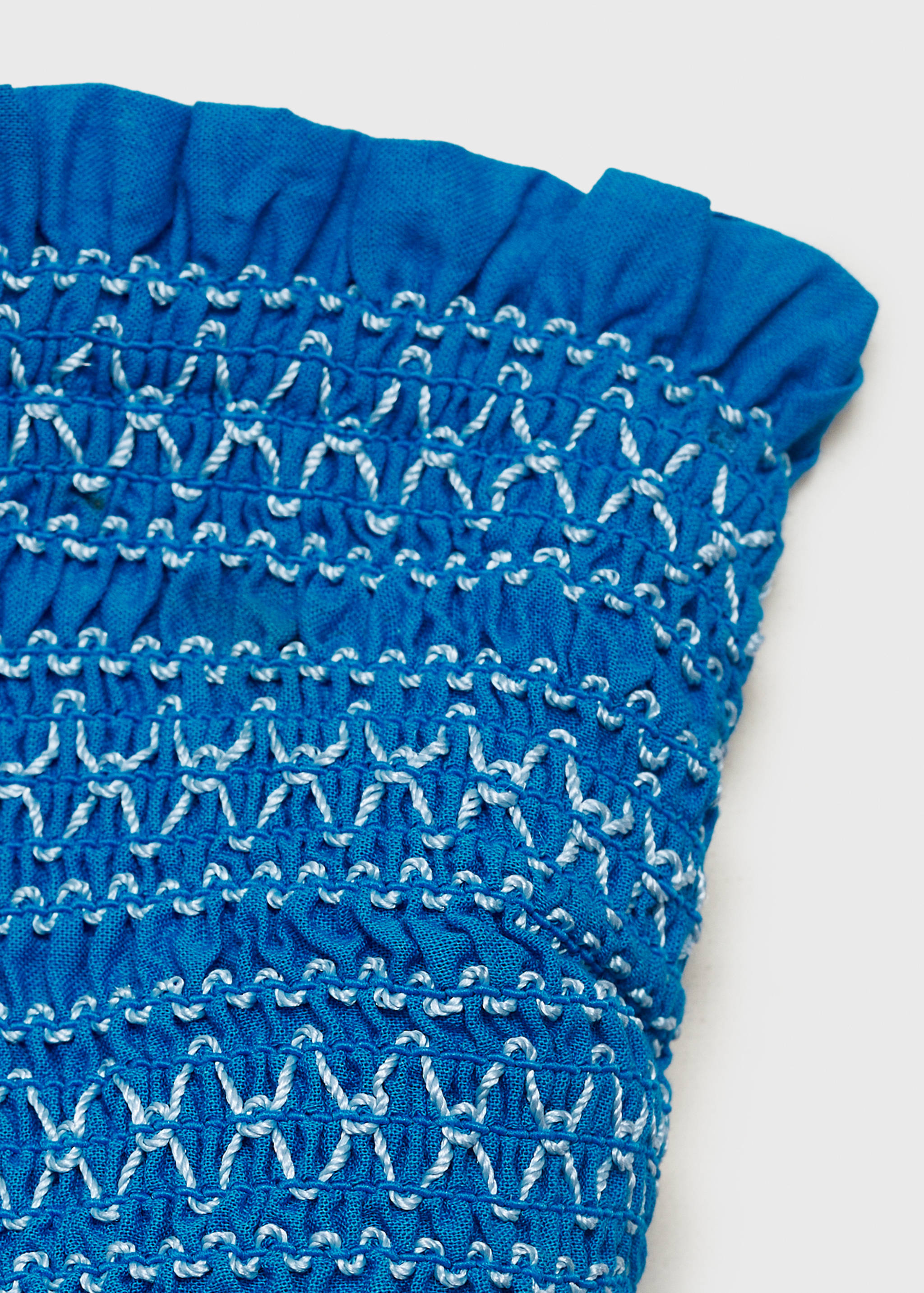 Vestido bordado com folho - Pormenor do artigo 8