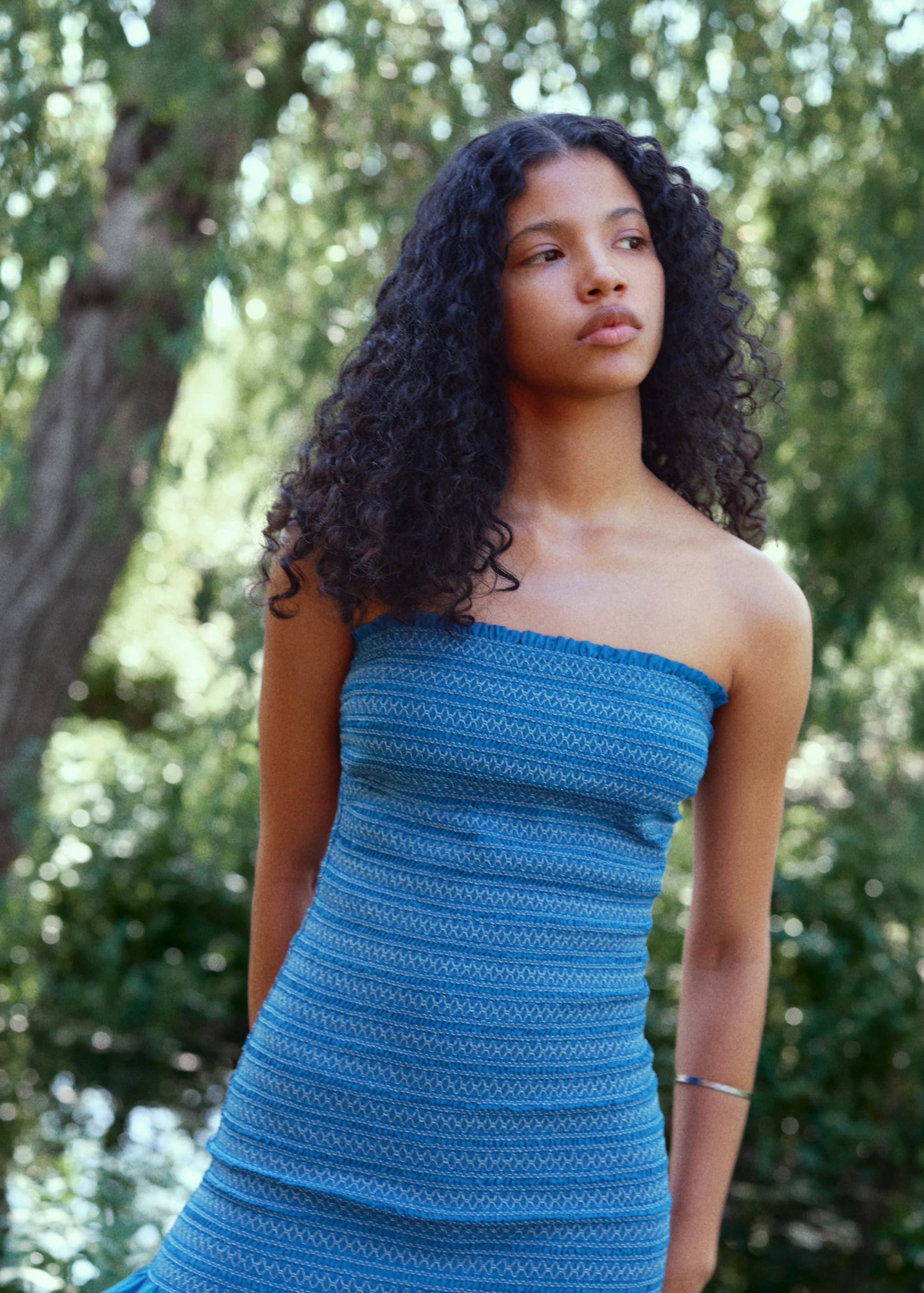 Vestido bordado com folho - Pormenor do artigo 5