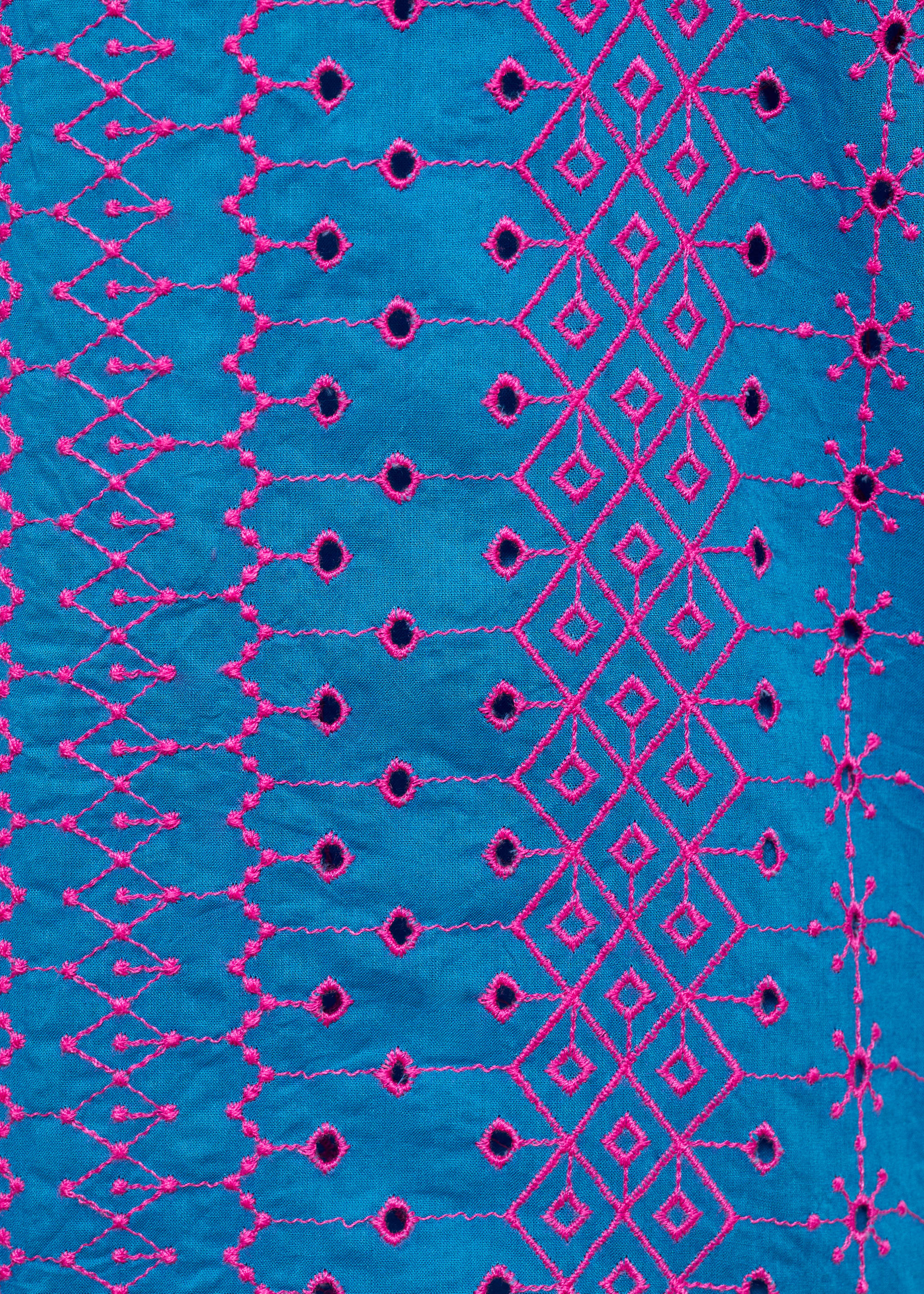 Hose mit kontrastierender Schweizer Stickerei - Detail des Artikels 8