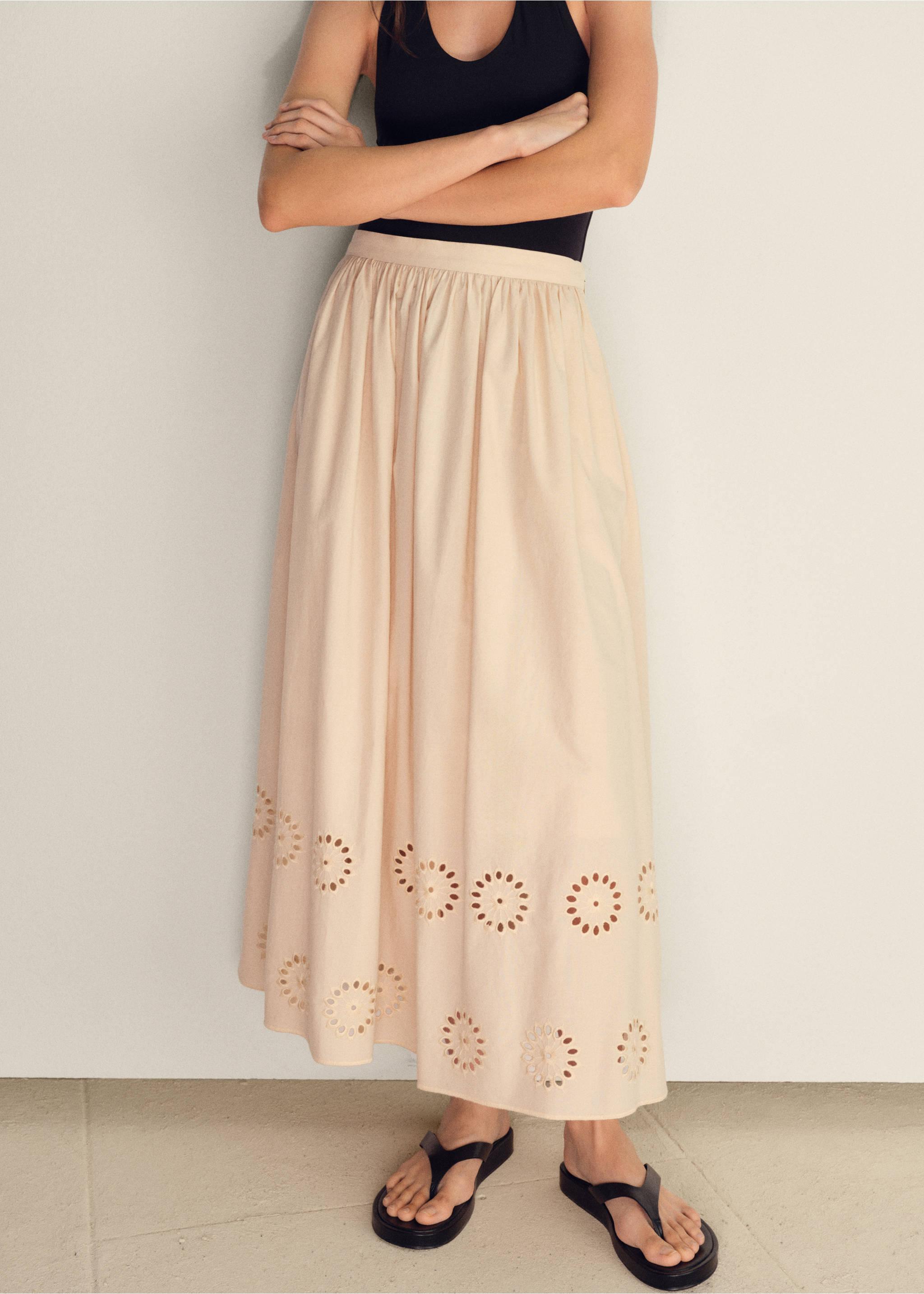 Falda algodón bajo bordado - Plano medio, Beige. Ref: 87089218-00.