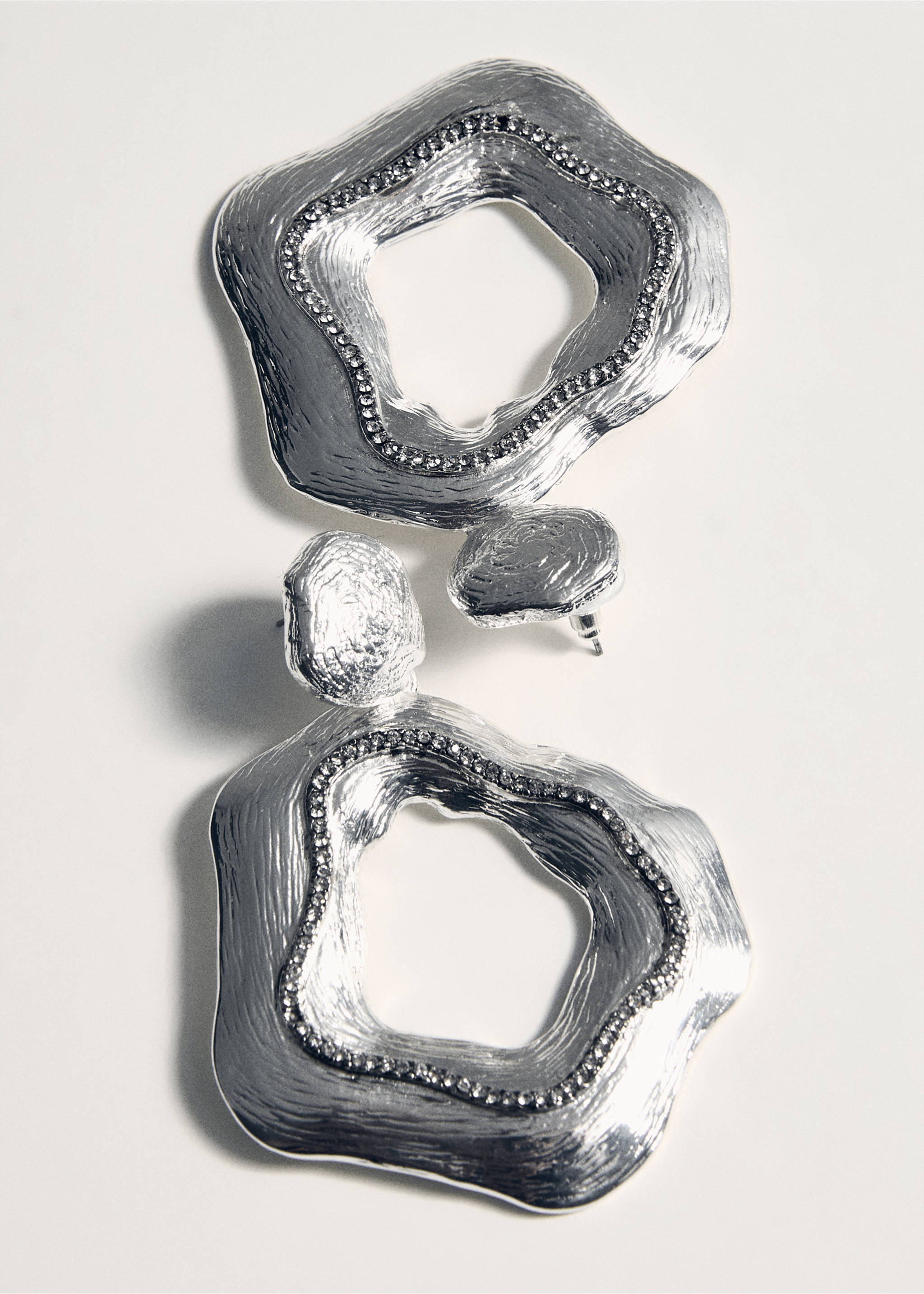 Boucles d'oreilles irrégulières texturées - Détail de l'article 5, Argent. Ref: 87090412-00.