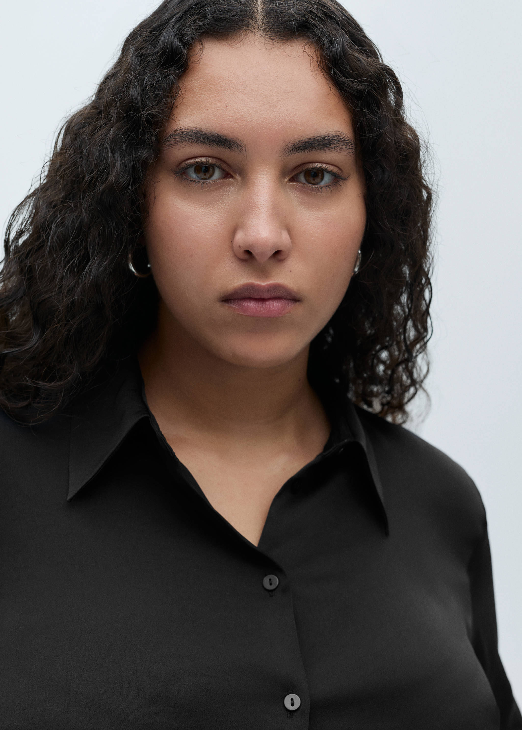 Soepelvallende satijnen blouse - Detail van het artikel 4