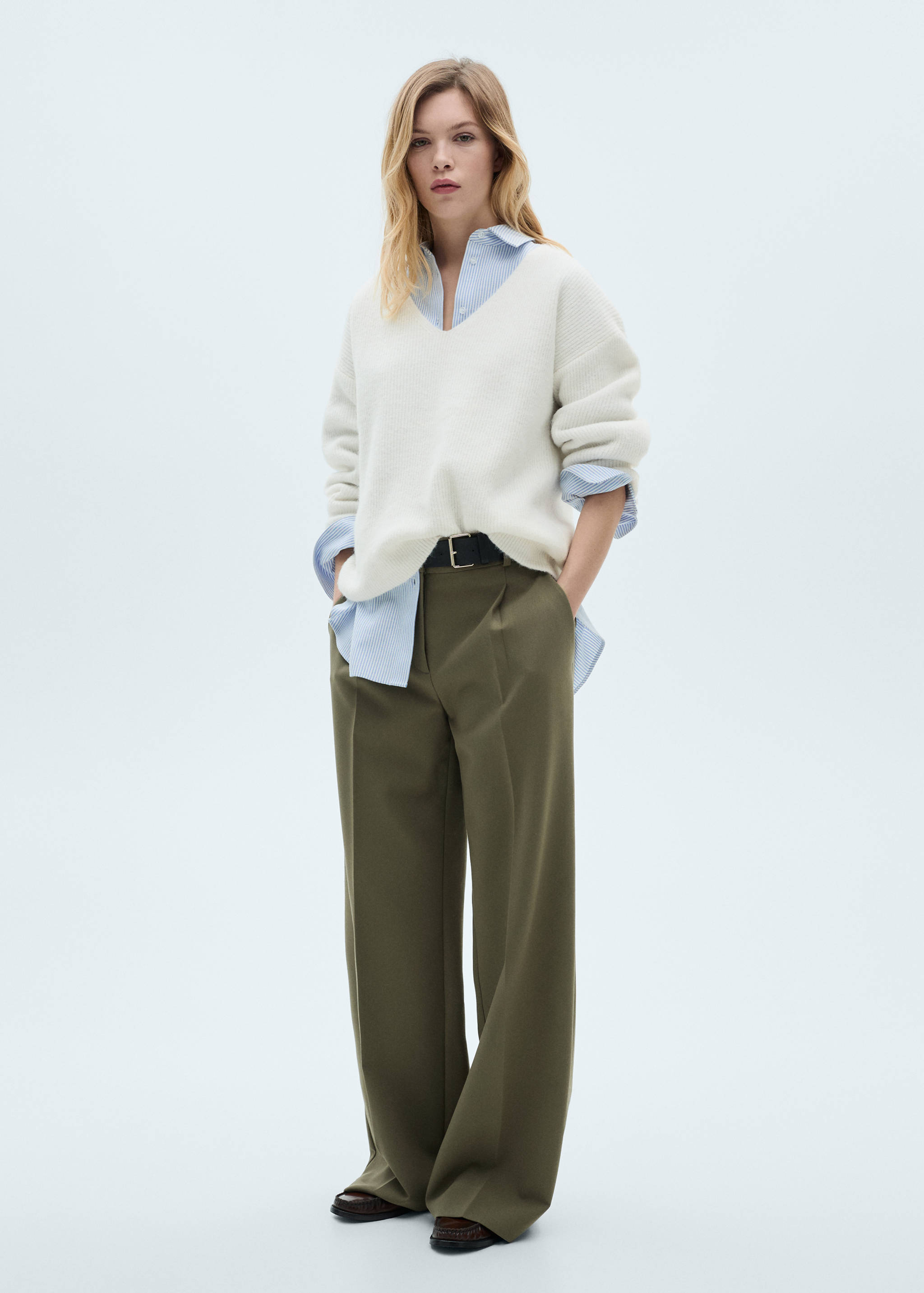 V-neck knit sweater - General plane