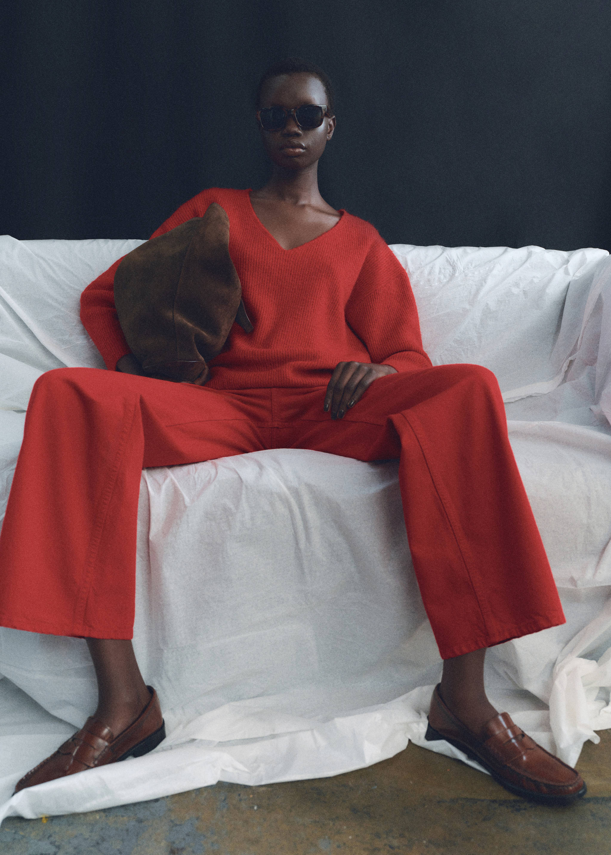 V-neck knit sweater - General plane