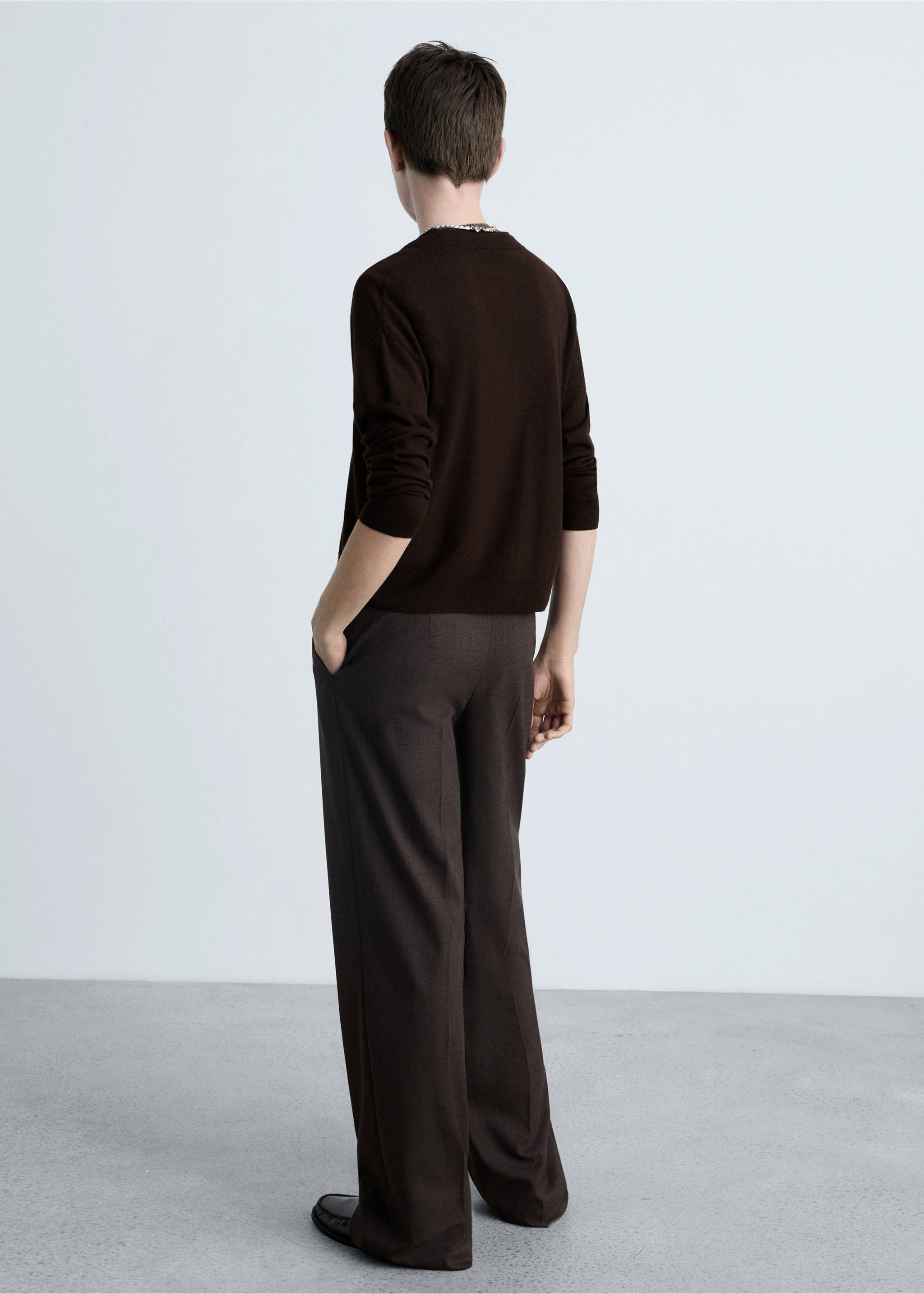 V-neck knitted cardigan - Reverse of the article, Chocolate. Ref: 87090432-00.