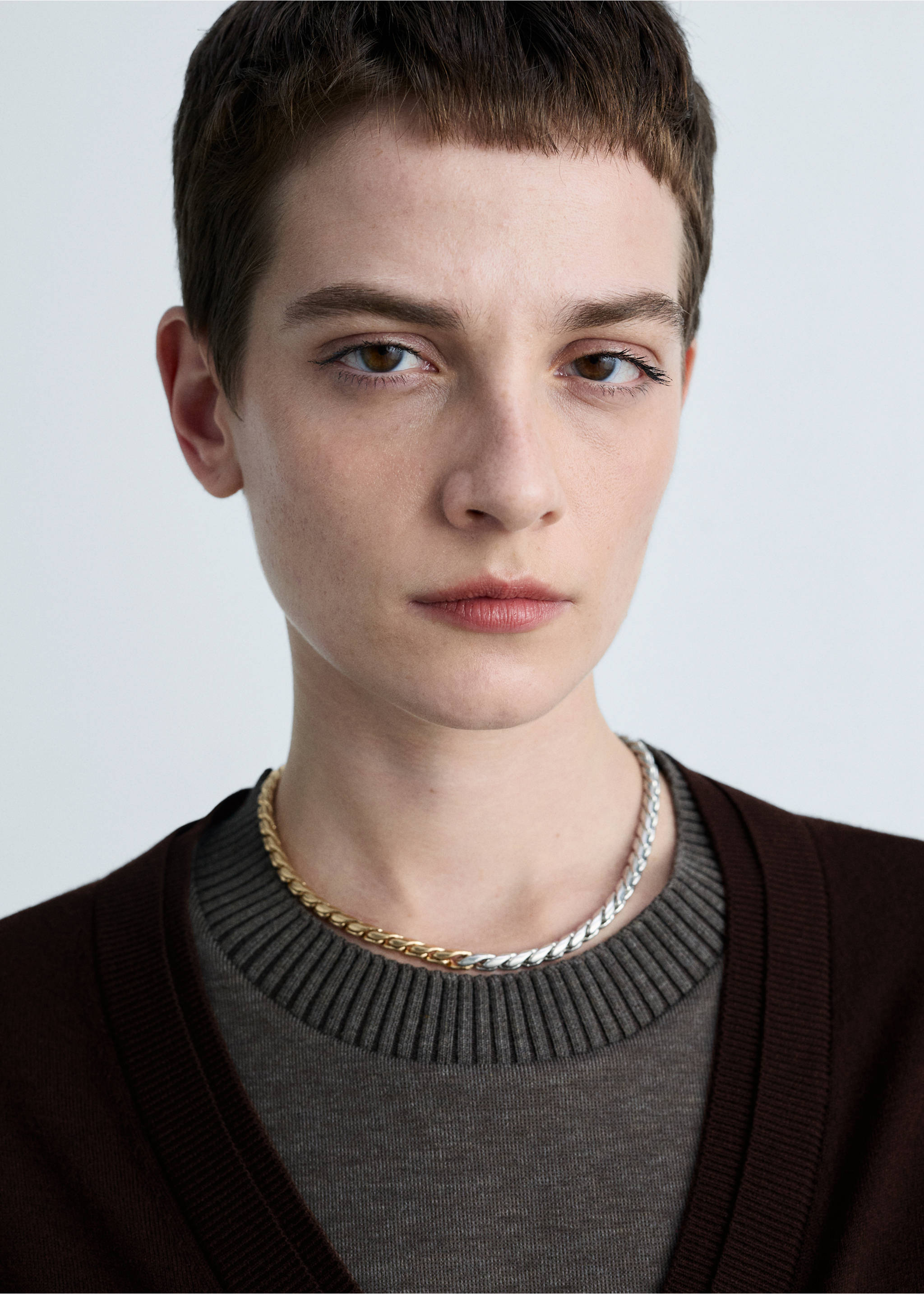 V-neck knitted cardigan - Details of the article 1, Chocolate. Ref: 87090432-00.