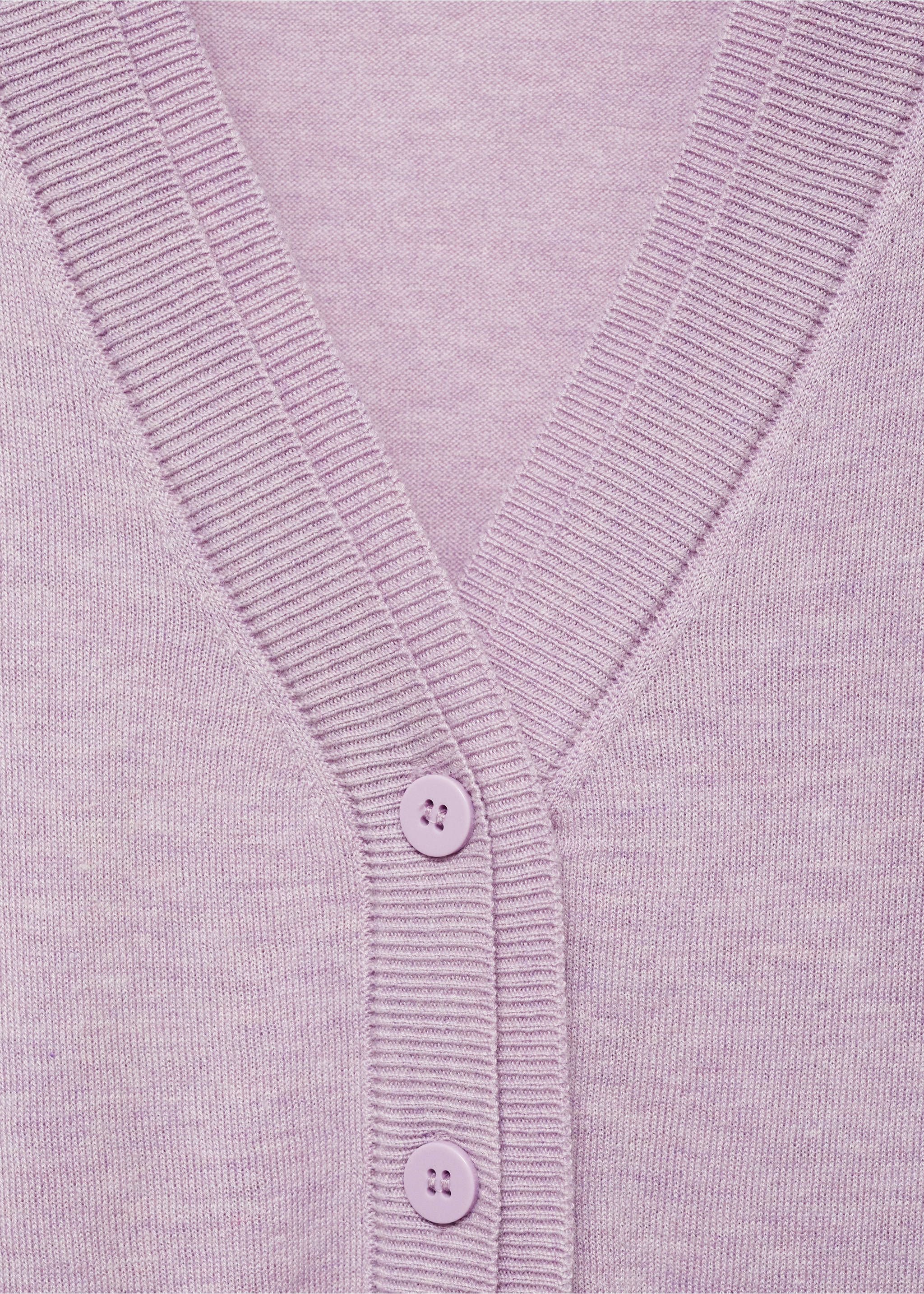 Stickad v-ringad kofta - Detaljer om artikeln 8, Ljus/ pastell lila. Ref: 87090432-00.