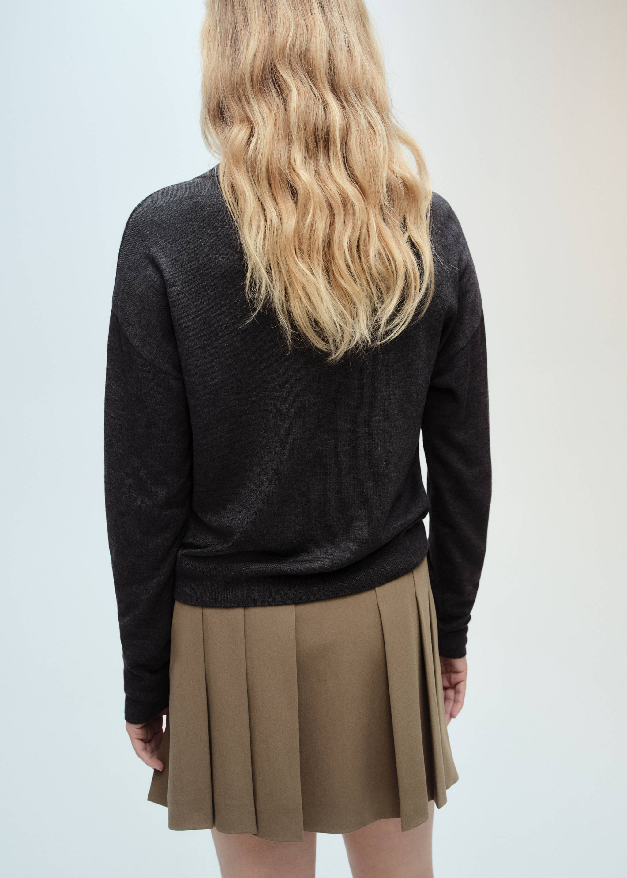 Strickcardigan mit V-Ausschnitt - Rückseite des Artikels