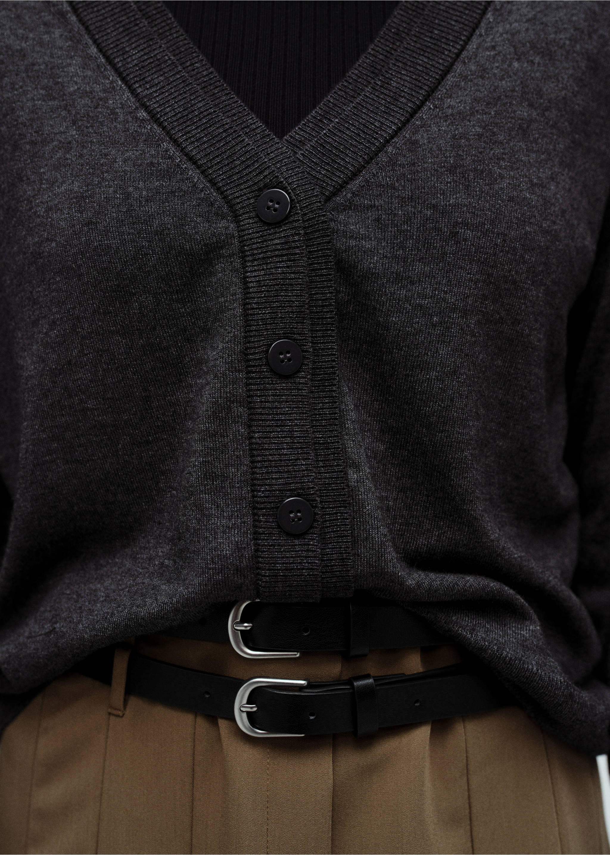 V-neck knitted cardigan - Details of the article 3, Dark Heather Grey. Ref: 87090432-00.