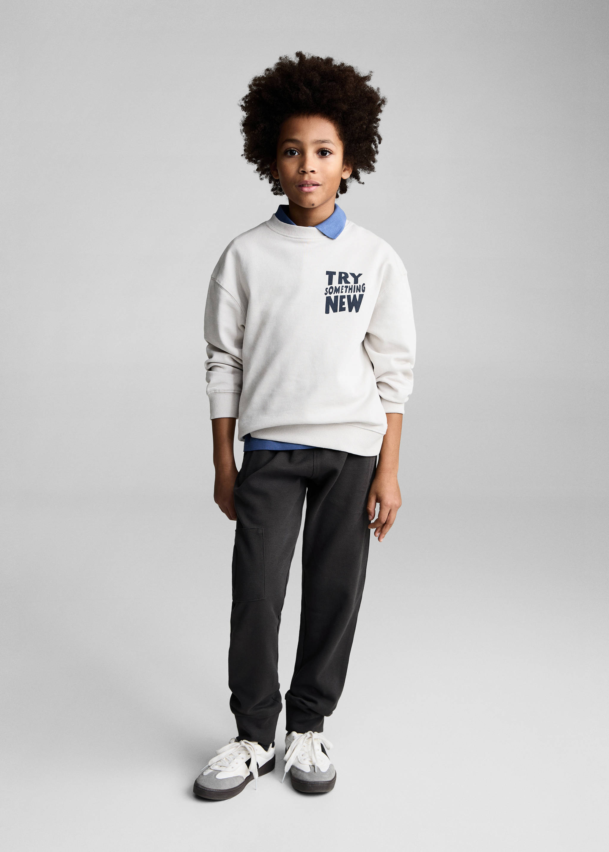 Jogger trousers with elastic waist - General plane