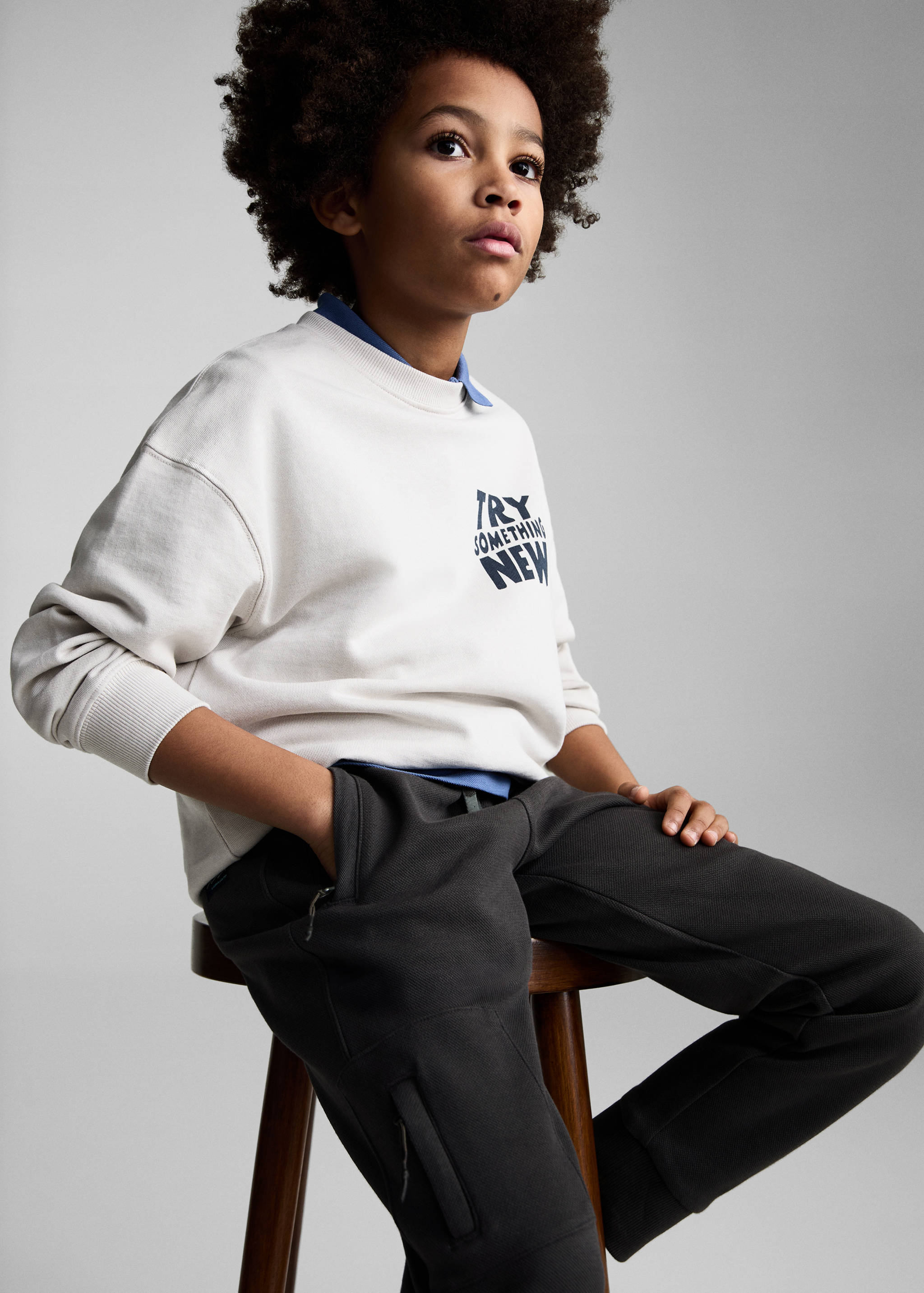 Jogger trousers with elastic waist - Details of the article 1