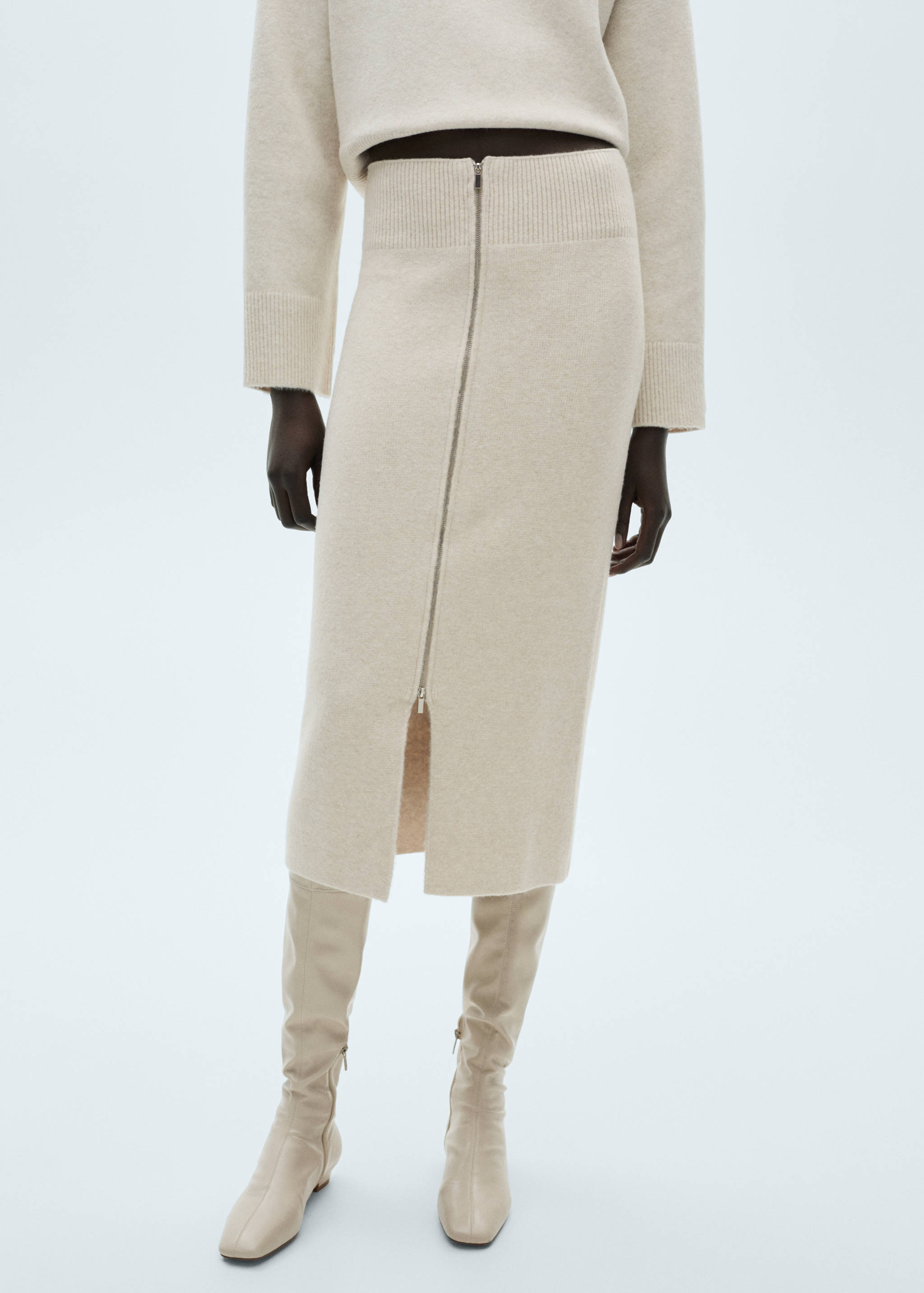 Falda midi punto cremallera - Plano medio