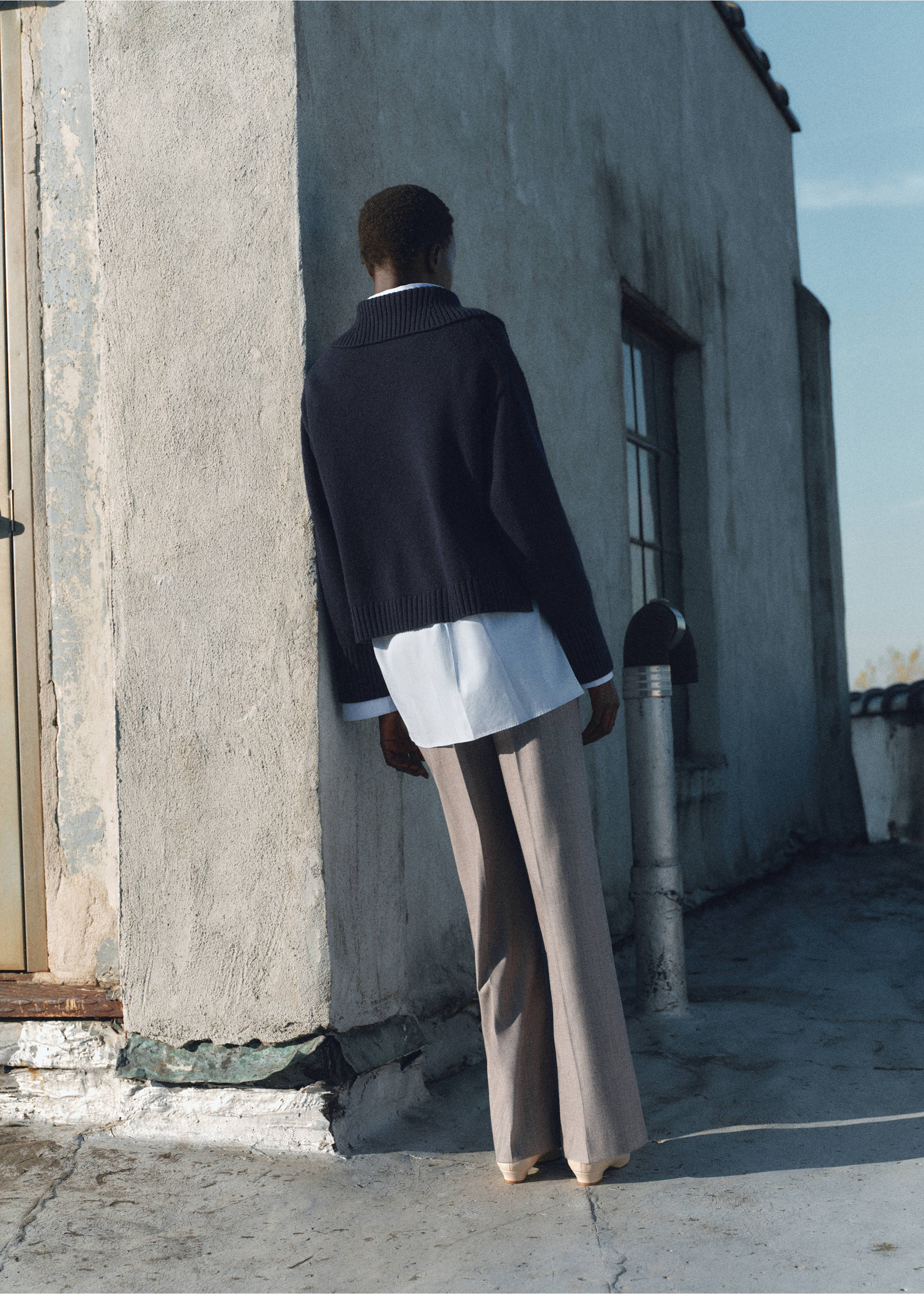 Mid-rise wide leg trousers - Reverse of the article, Brown. Ref: 87090444-00.