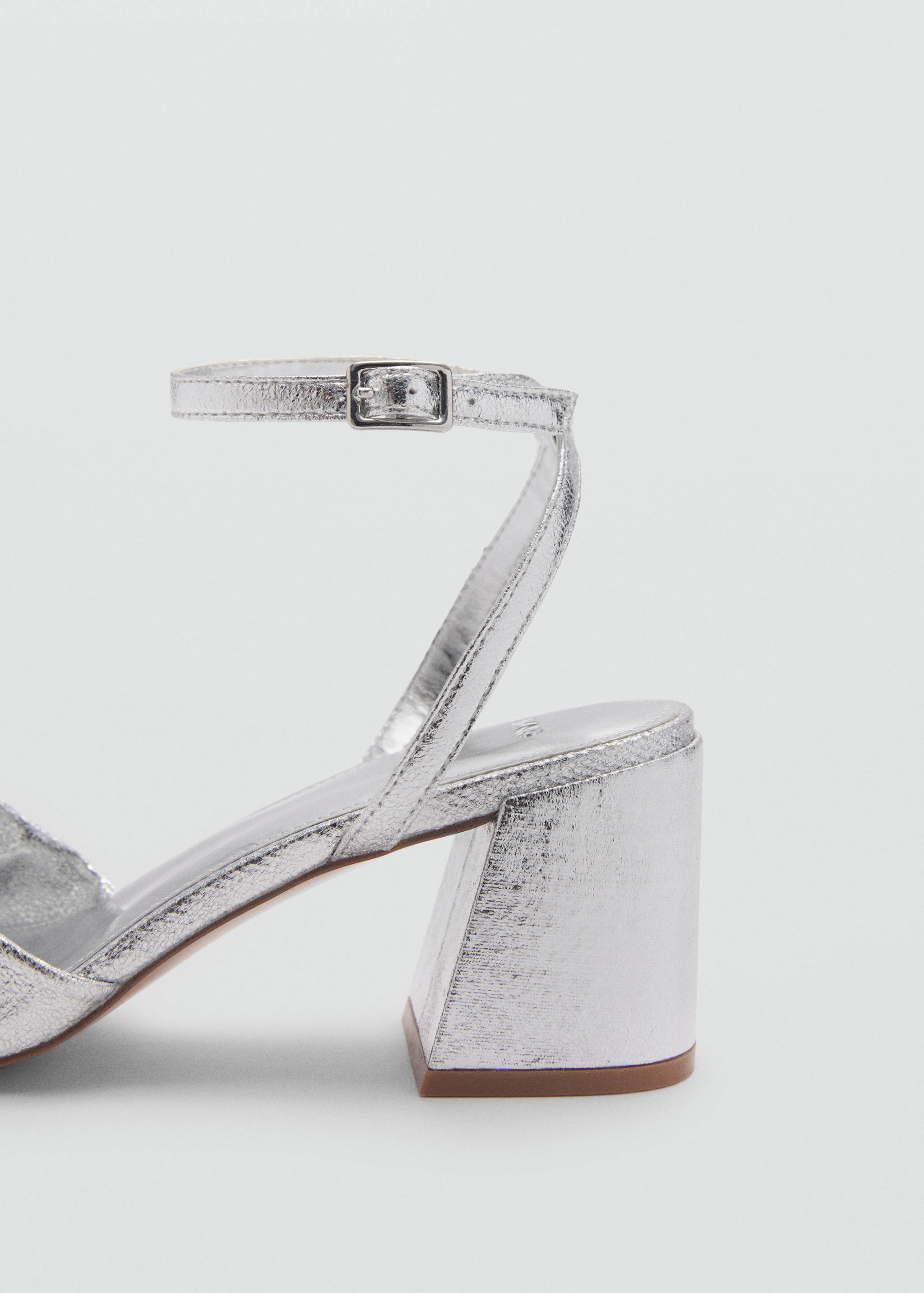 Metallic sandals with bow detail - Details of the article 1