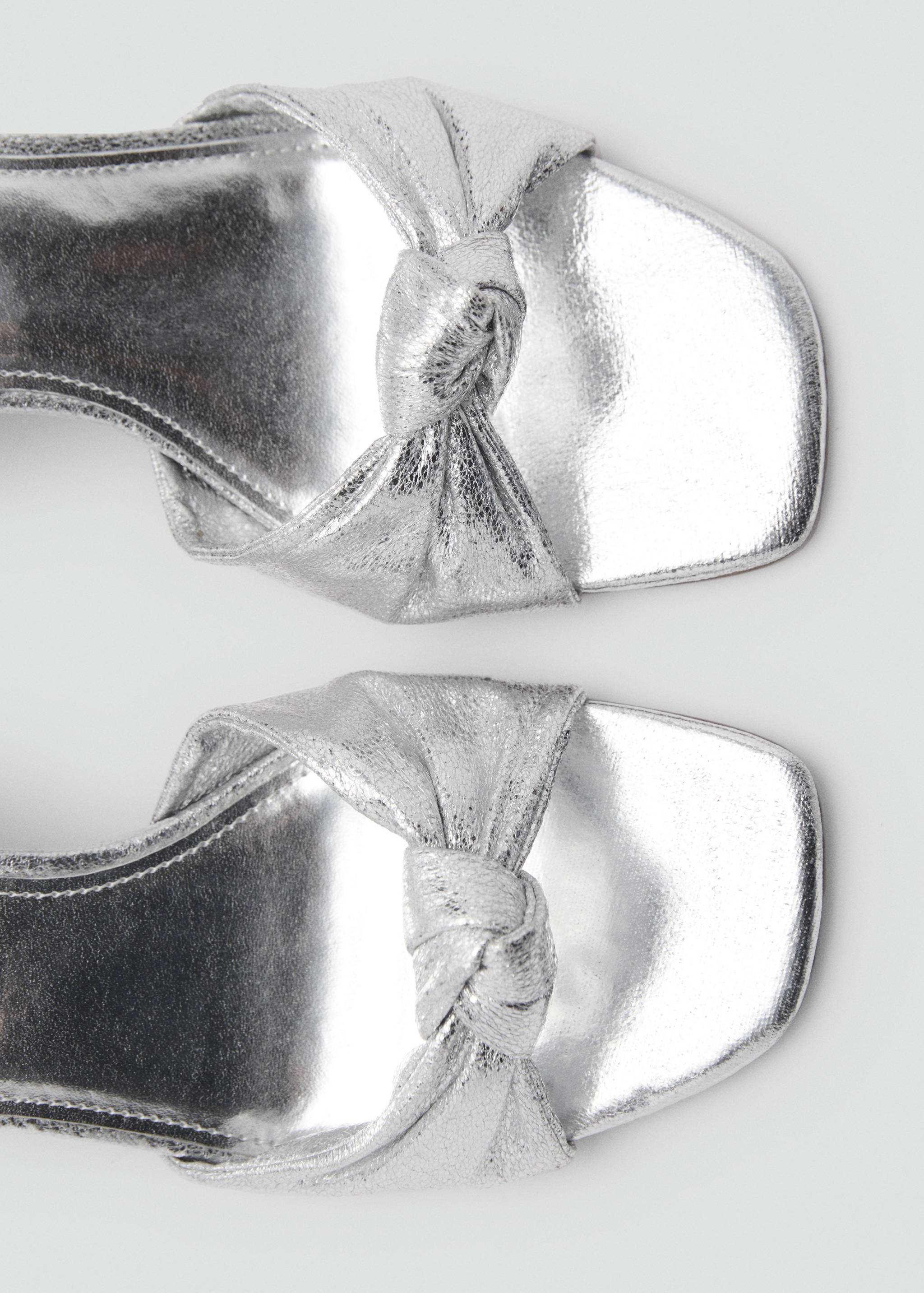 Metallic sandals with bow detail - Details of the article 2