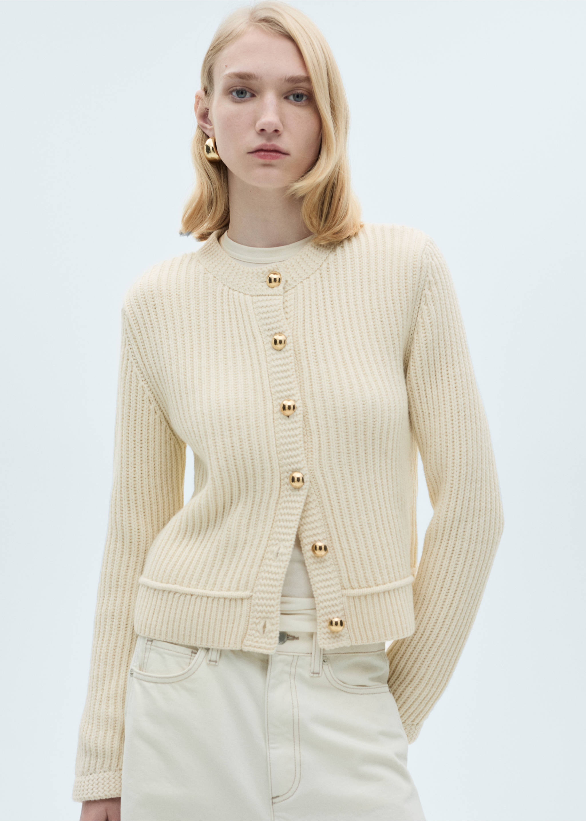 Knitted cardigan with jewel button - Medium plane, Ecru. Ref: 87090451-00.