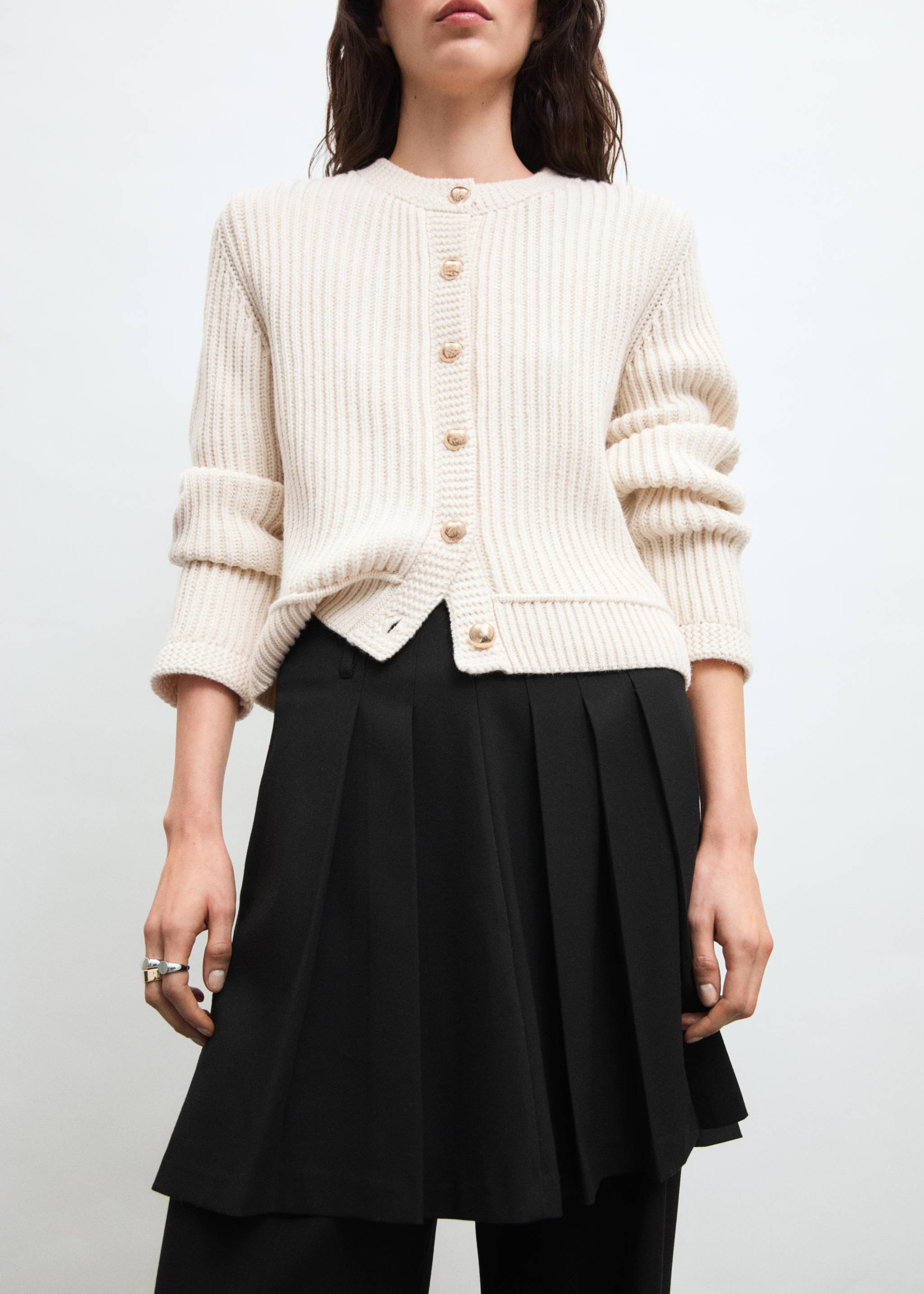 Knitted cardigan with jewel button - Details of the article 7, Ecru. Ref: 87090451-00.