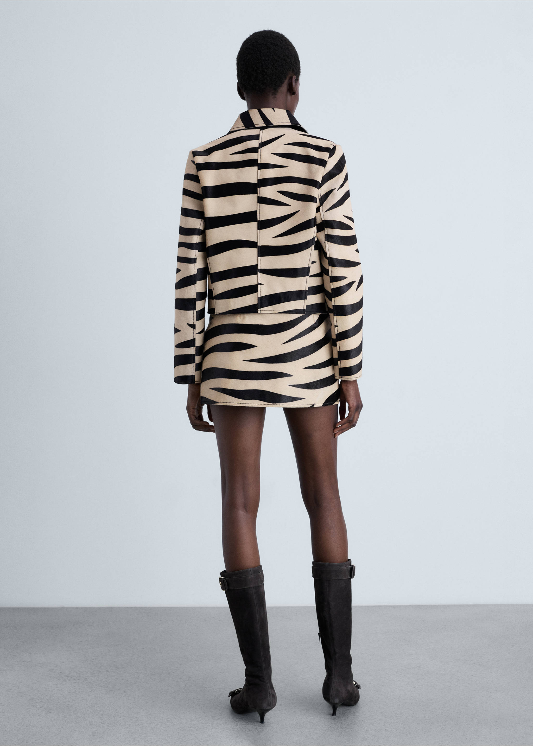 Zebra-print fur skirt - Reverse of the article, Black. Ref: 87090454-00.