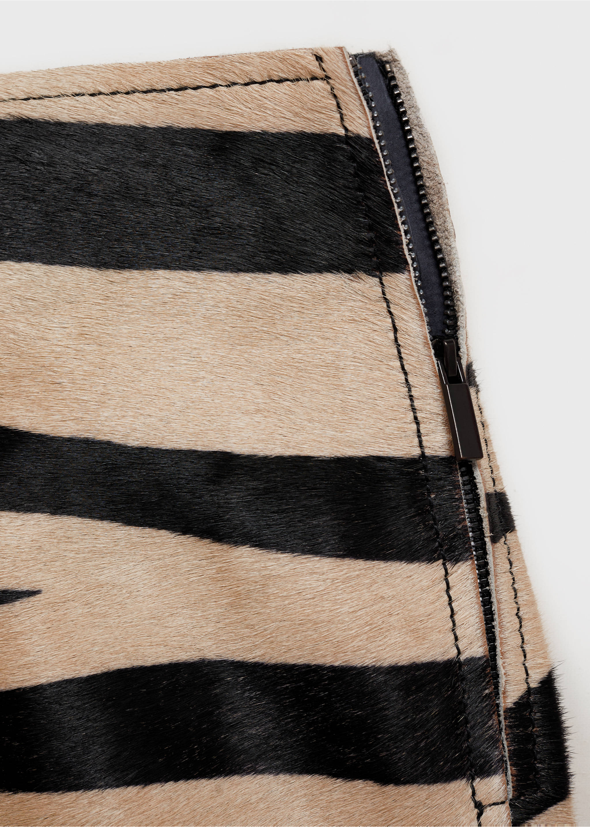 Zebra-print fur skirt - Details of the article 8, Black. Ref: 87090454-00.