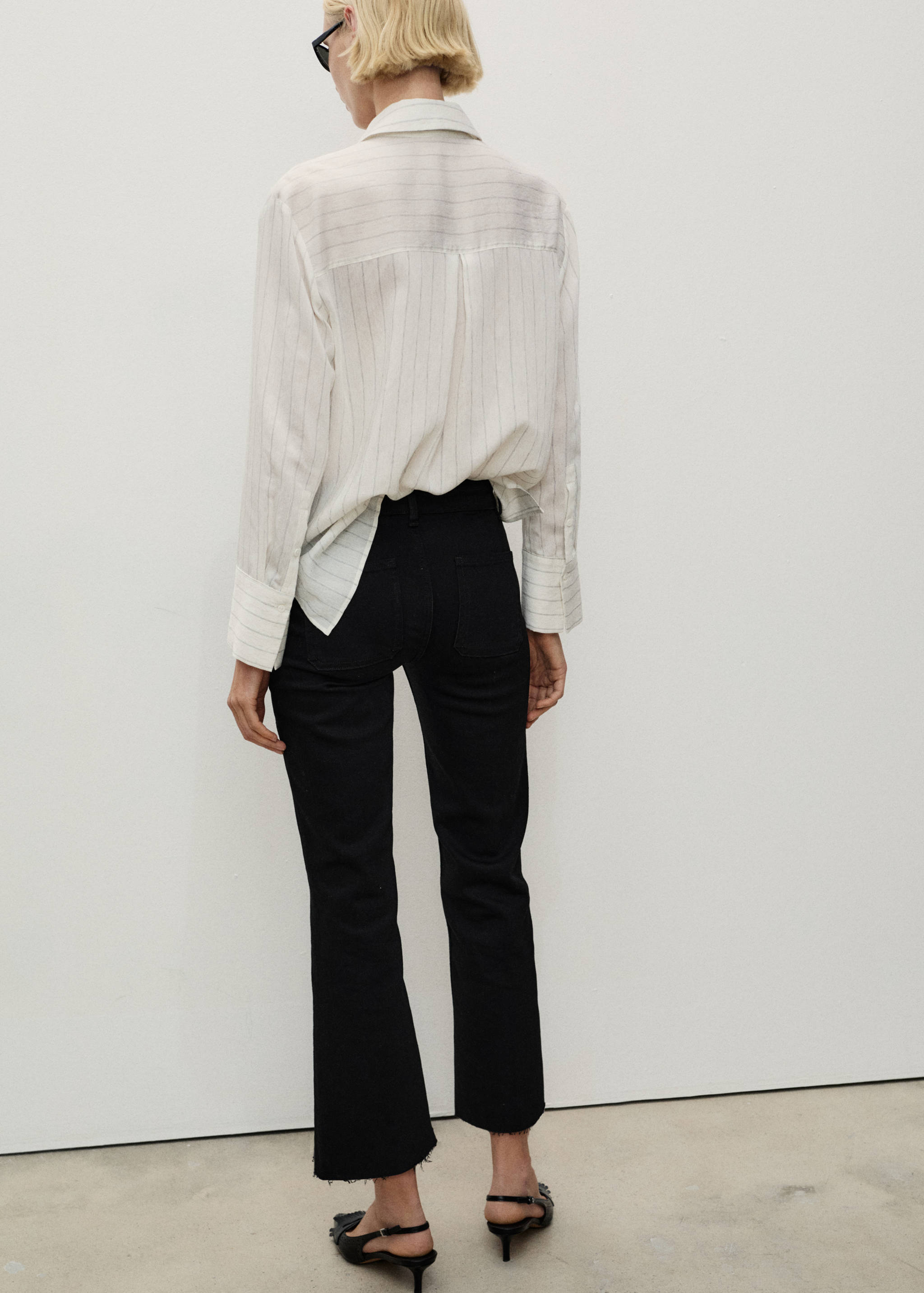 Flared cropped jeans with pockets - Reverse of the article