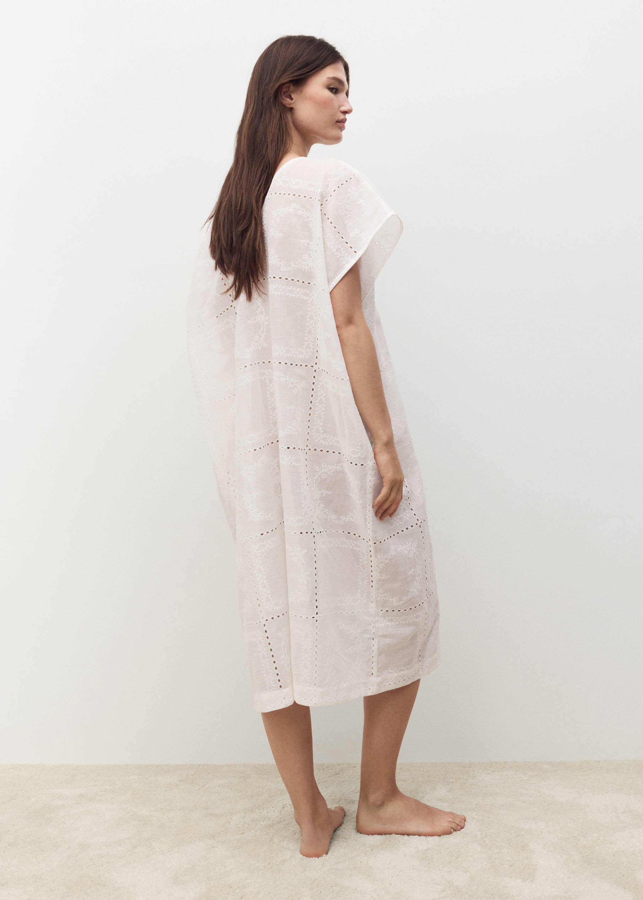 Caftán 100% ramio bordado - Reverso del artículo