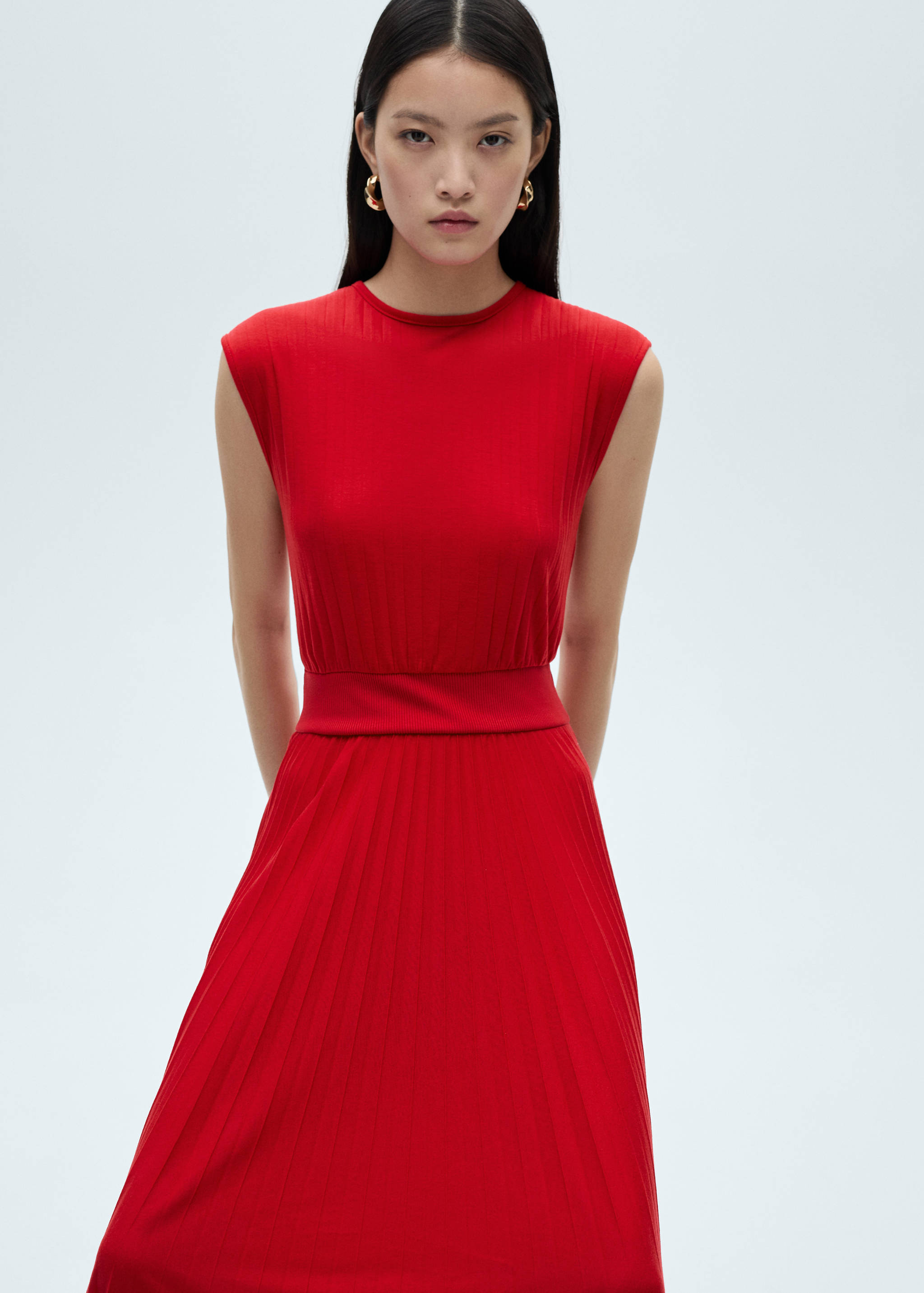 Plissee-Kleid mit elastischer Taille - Mittlere Ansicht