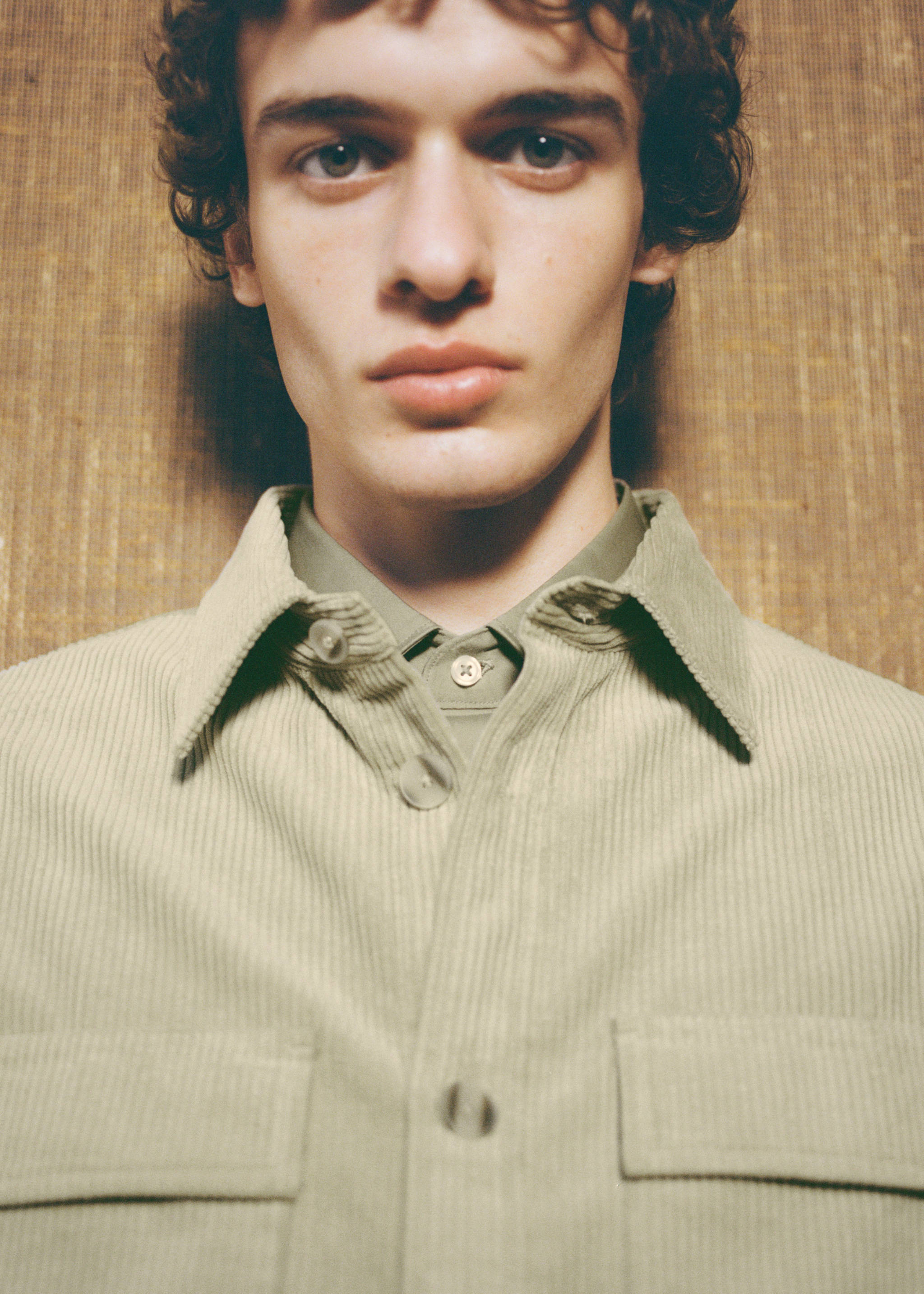 Corduroy overshirt with pockets - Details of the article 3, Pastel Green. Ref: 87090596-00.