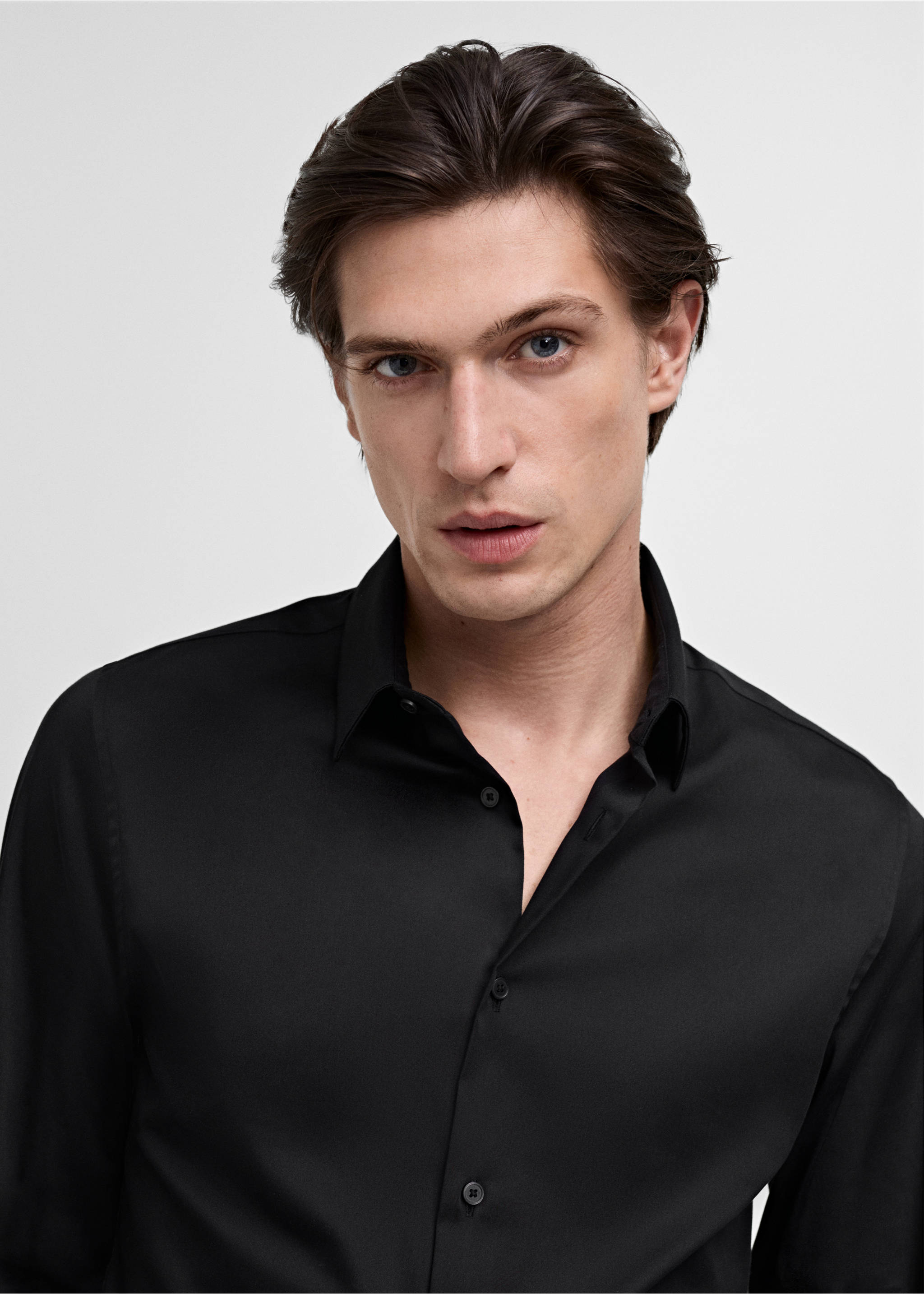 Chemise costume slim fit coton - Détail de l'article 1, Noir. Ref: 87090600-00.