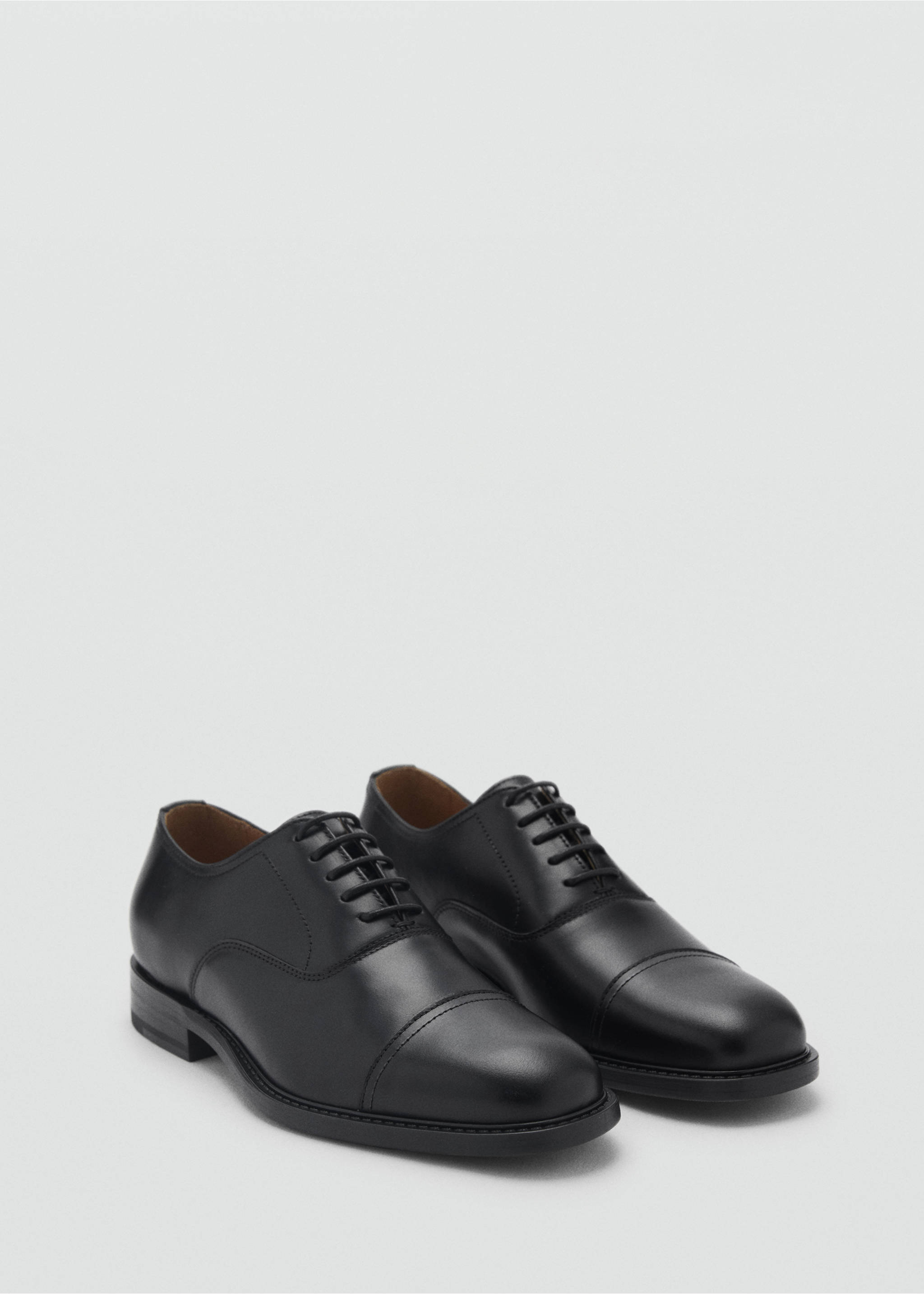 Oxford style leather shoe - Medium plane, Black. Ref: 87090616-00.