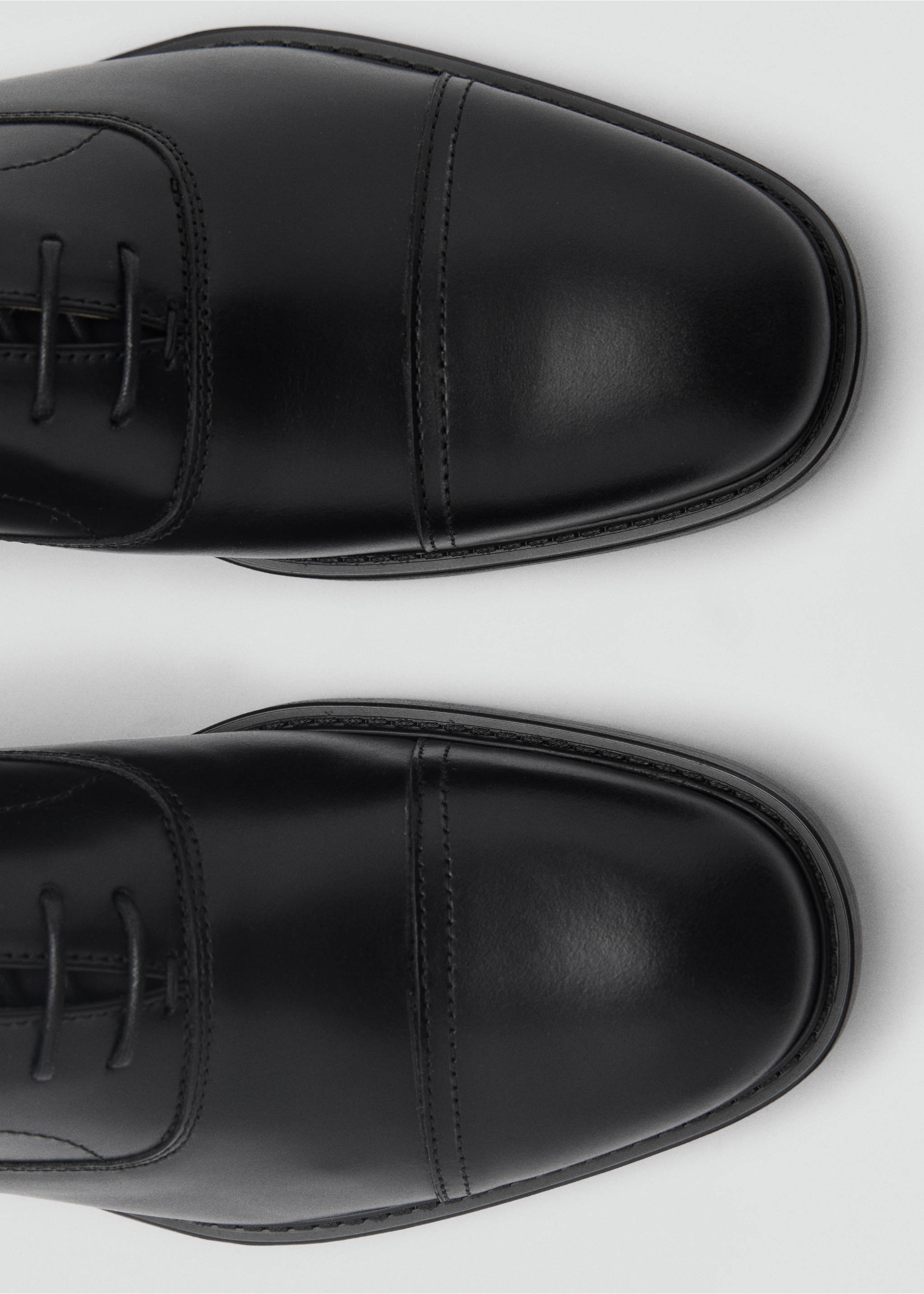 Oxford style leather shoe - Details of the article 2, Black. Ref: 87090616-00.