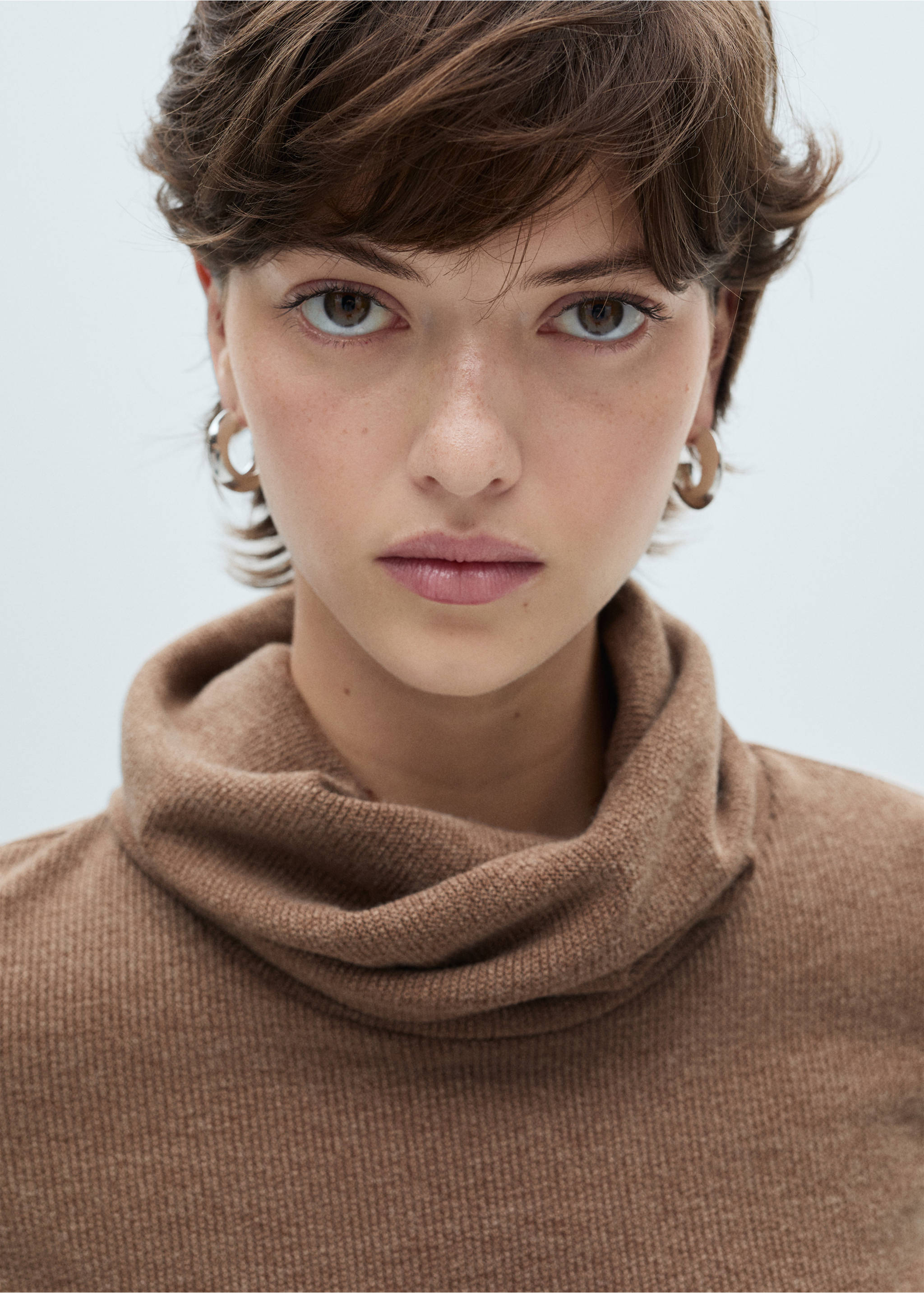 Knitted turtleneck dress - Details of the article 1, Brown. Ref: 87090625-00.