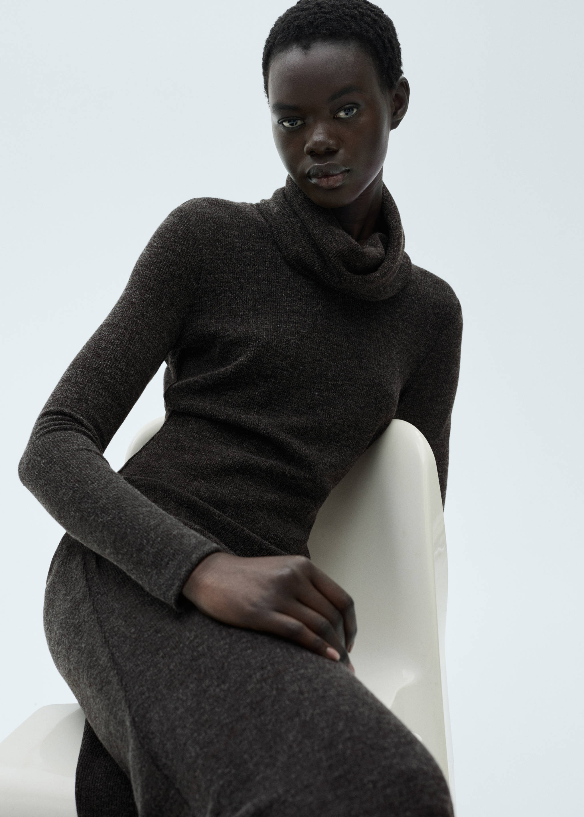 Knitted turtleneck dress - Details of the article 2