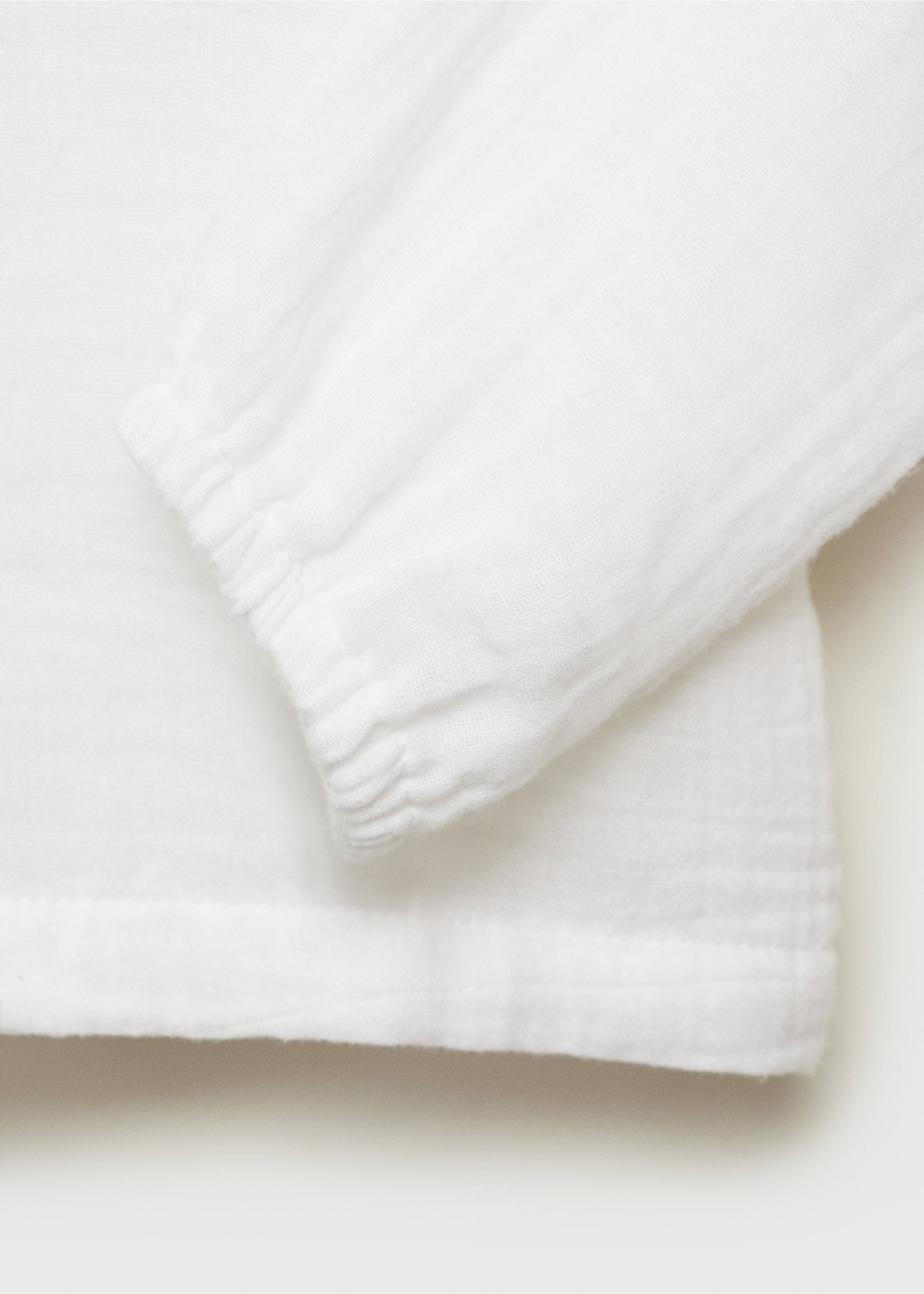 Bluse aus Crinkle-Baumwoll-Gaze - Detail des Artikels 0, Weiß. Ref: 87090631-00.