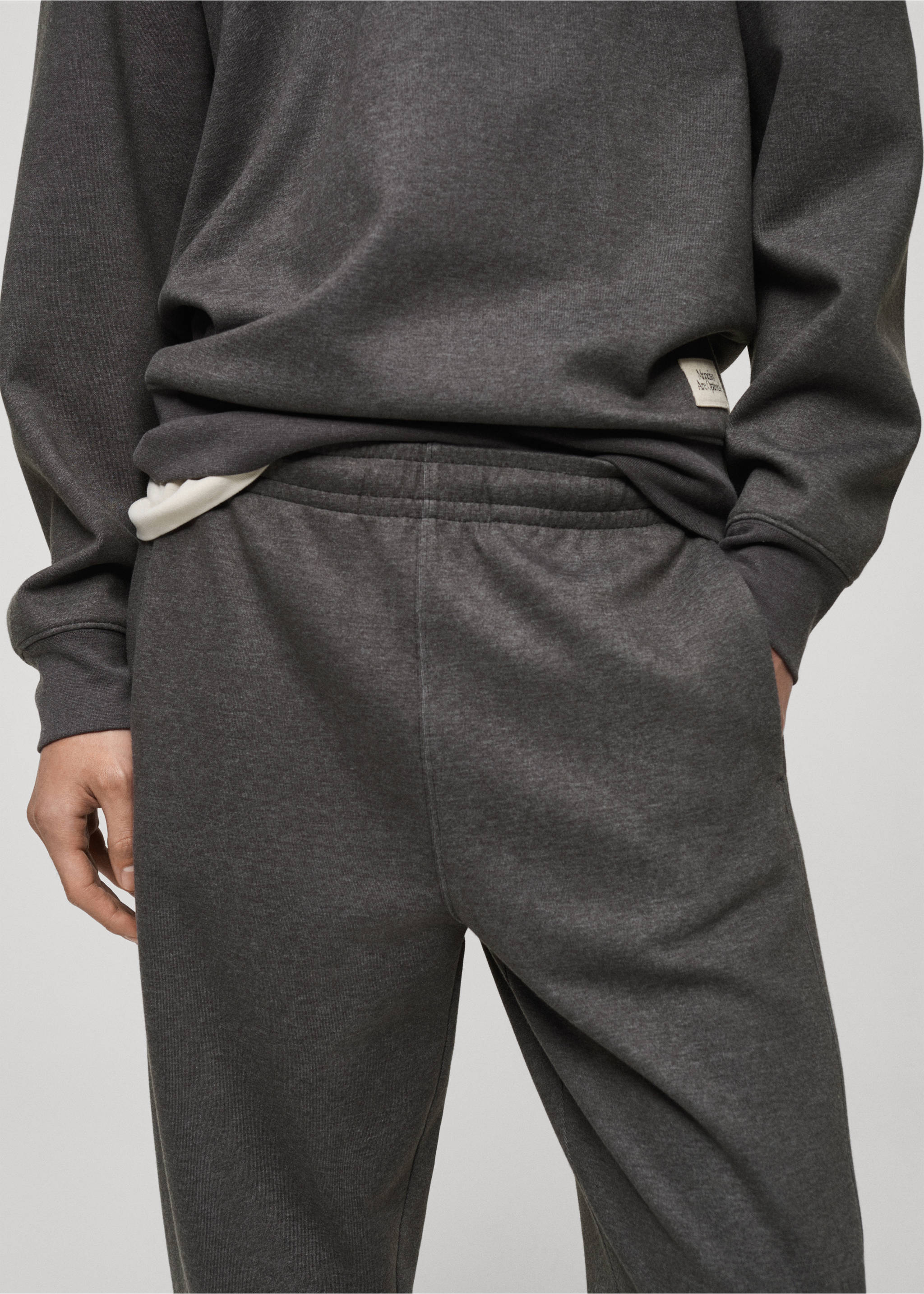 Jogging coton détail brodé - Détail de l'article 1, Gris chiné moyen. Ref: 87090642-00.