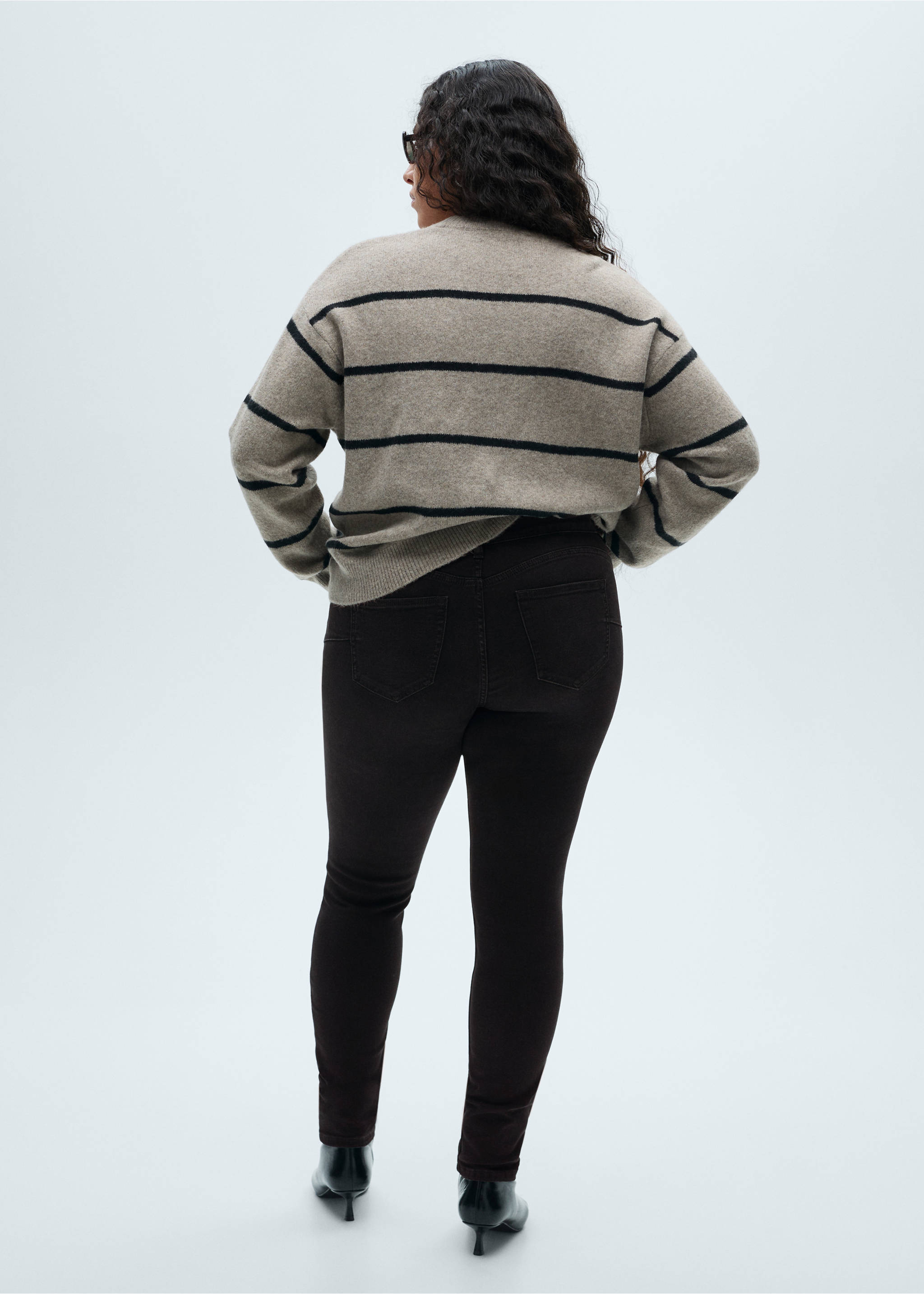 Push-up low-rise skinny jeans - Details of the article 4, Black denim. Ref: 87090648-00.
