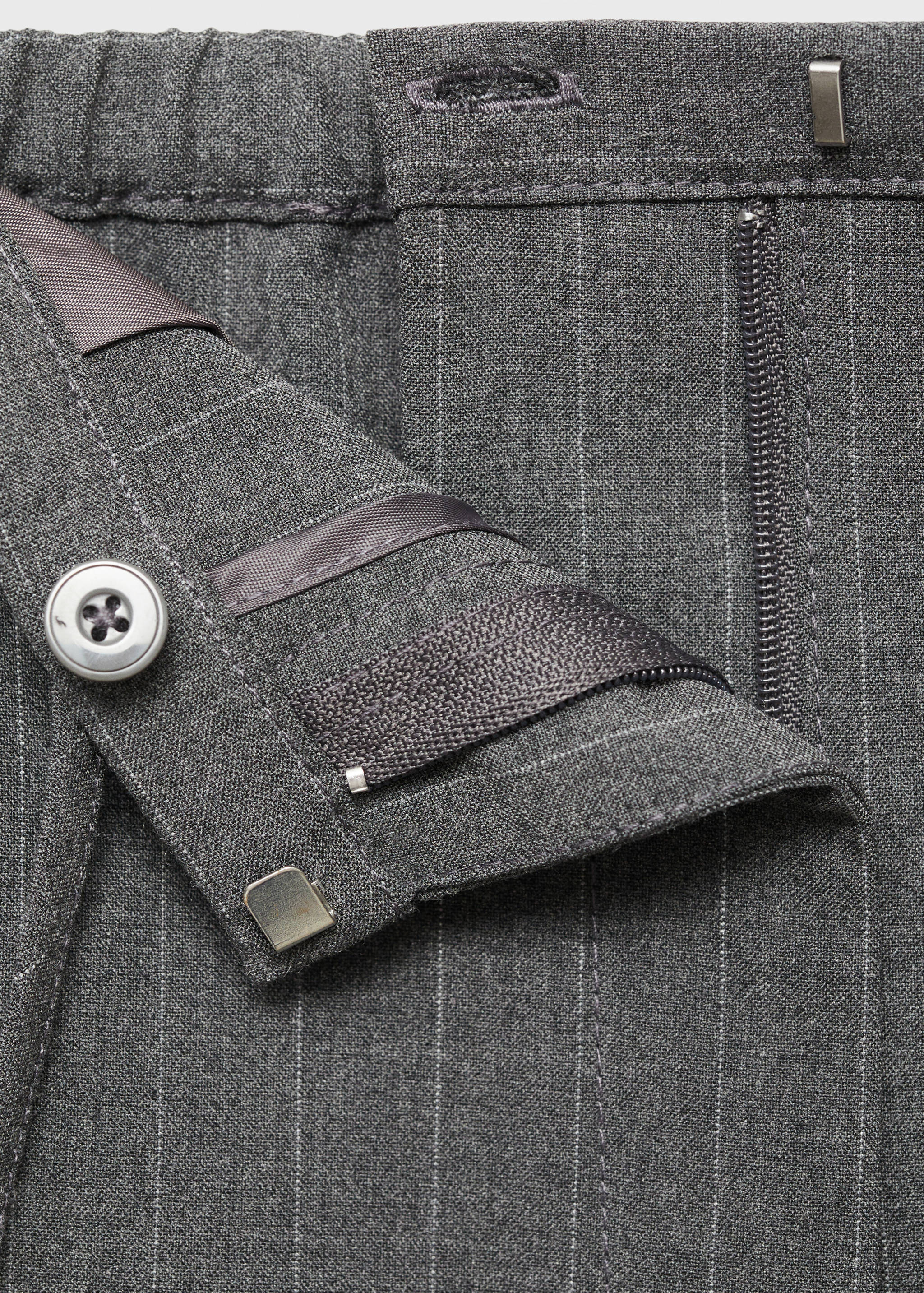 Rechte krijtstreepbroek - Detail van het artikel 8