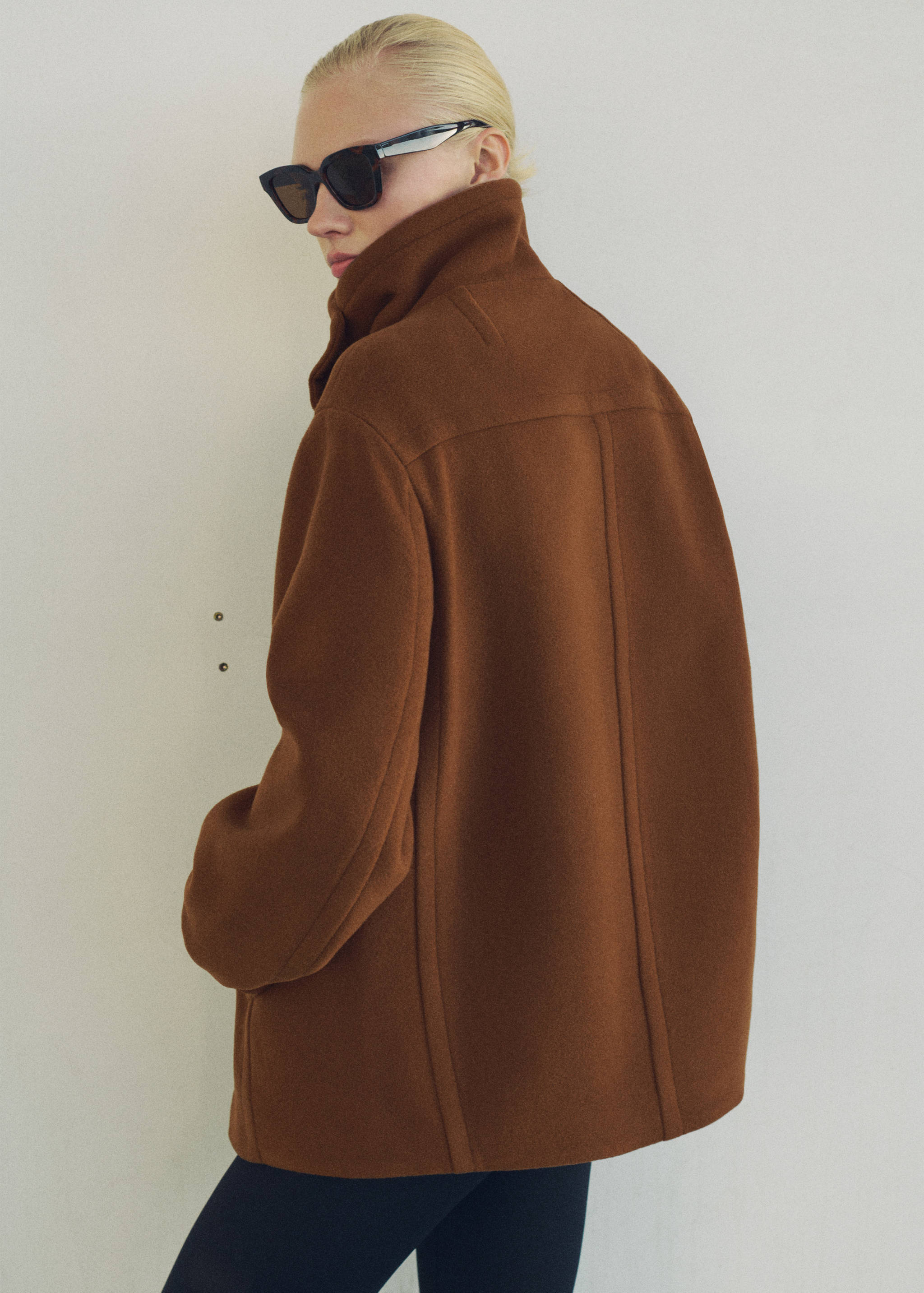 Abrigo corto lana doble botonadura - Reverso del artículo